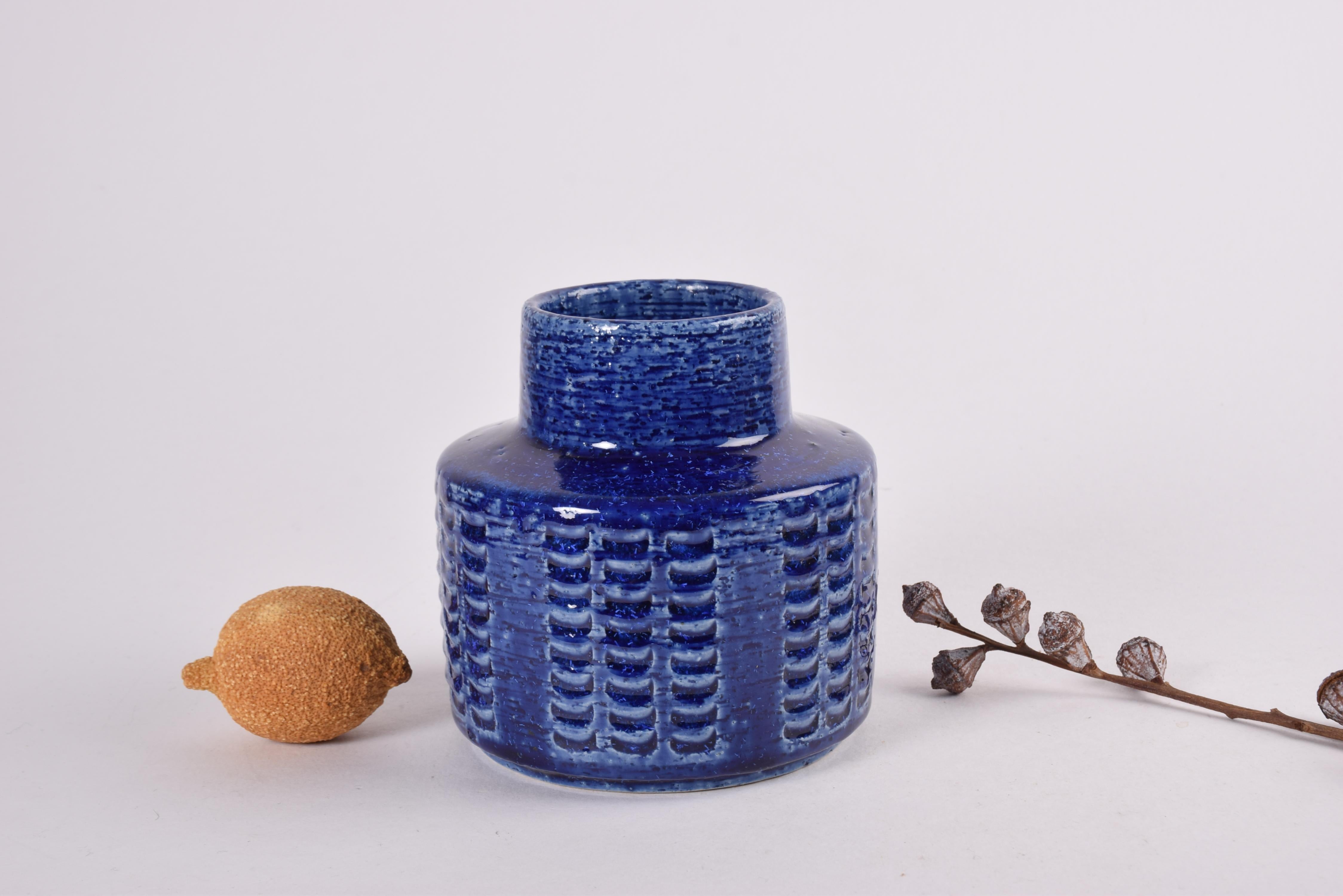 Scandinave moderne Vase en céramique Palshus bleu cobalt de Per Linnemann-Schmidt, Danemark, années 1960 en vente