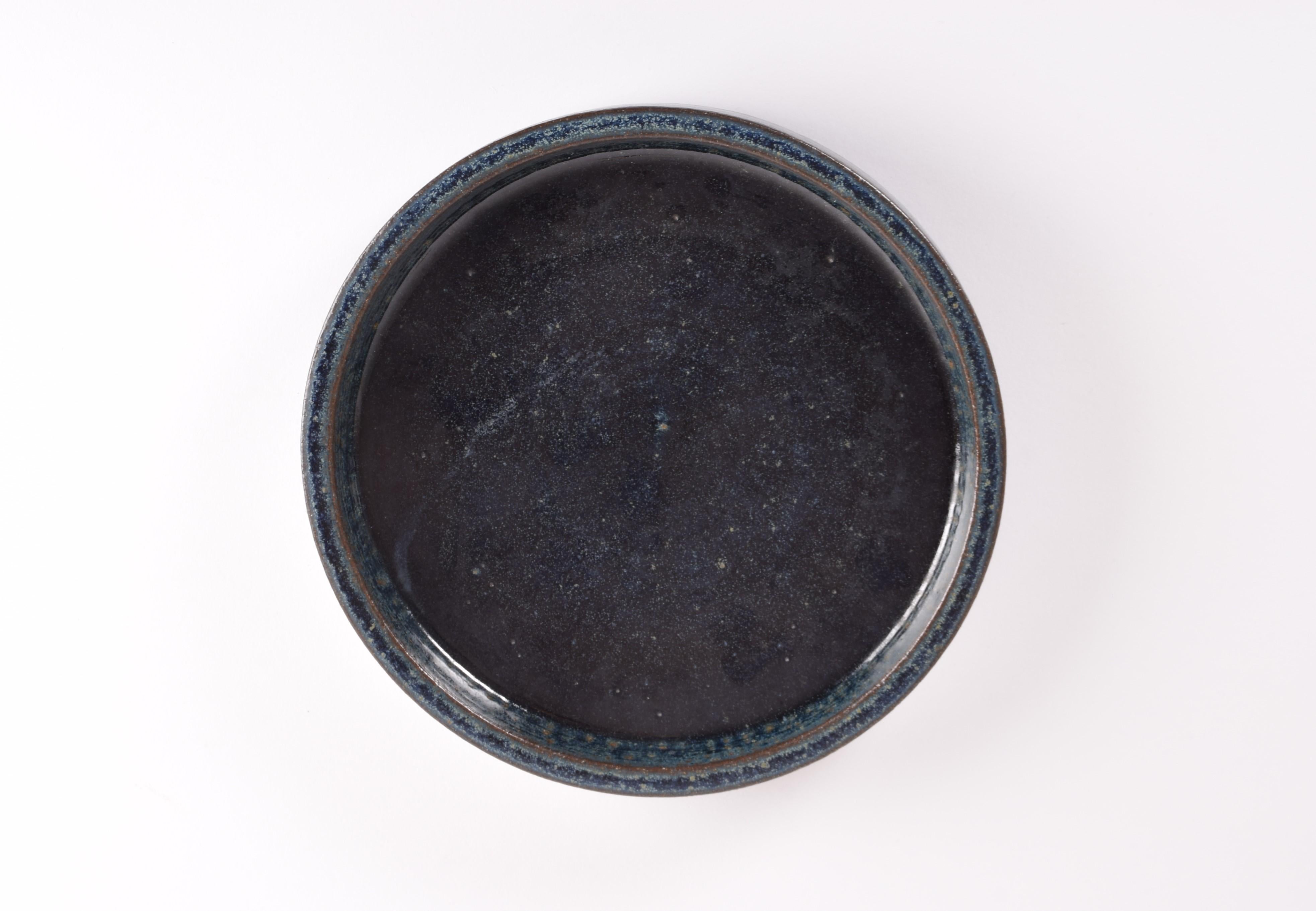 Palshus Large Ceramic Dish Bowl with Midnight Blue Glaze, Danish Modern, 1960s In Good Condition In Aarhus C, DK