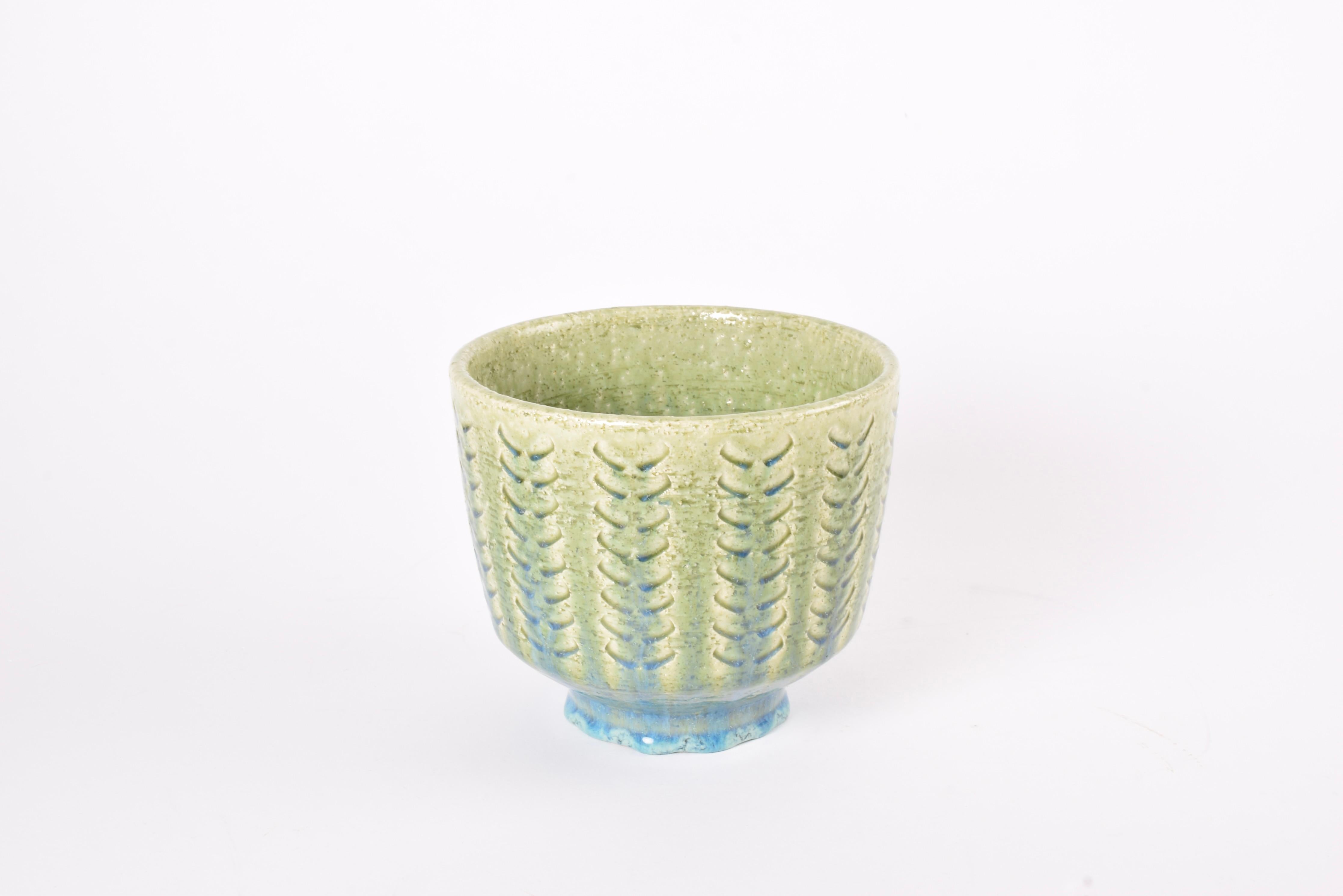 Palshus Large Flowerpot Green with Blue Chamotte Ceramic, Danish Modern 1960s Escandinavo moderno en venta