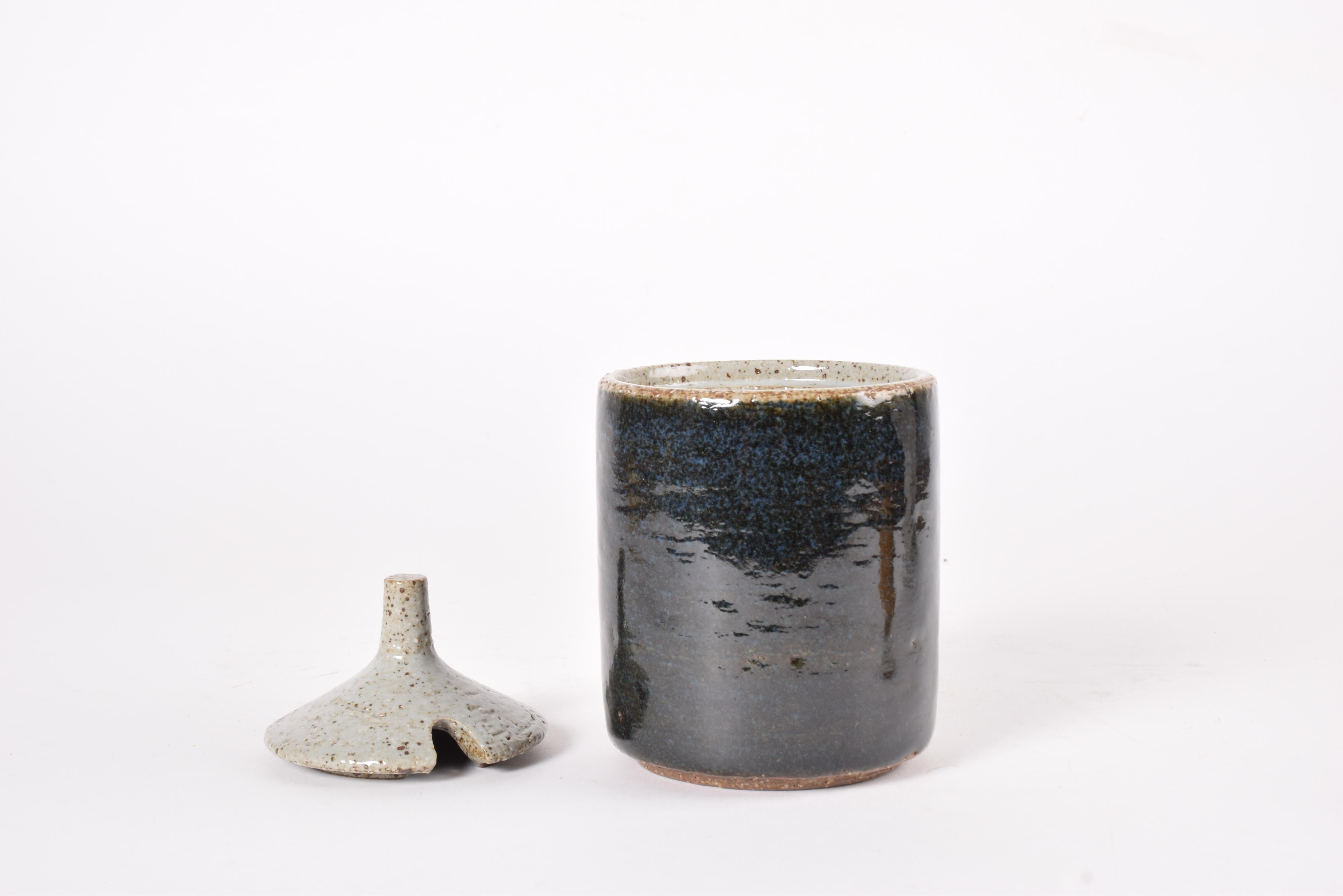 Jarra con tapa Palshus Esmalte azul oscuro de Per Linnemann-Schmidt Cerámica danesa 1960 Glaseado en venta