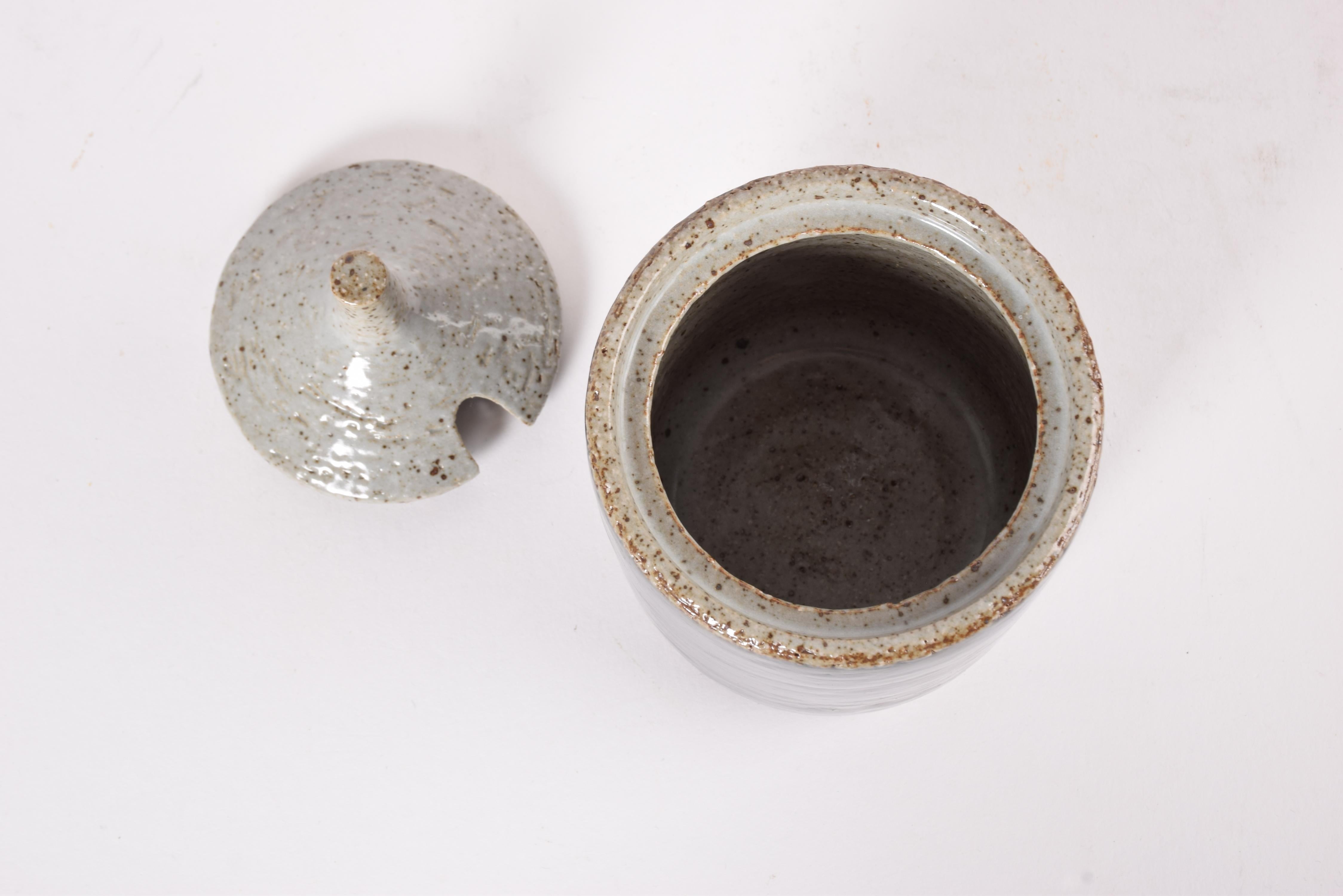 Jarra con tapa Palshus Esmalte azul oscuro de Per Linnemann-Schmidt Cerámica danesa 1960 en Bueno estado para la venta en Silkeborg, Silkeborg