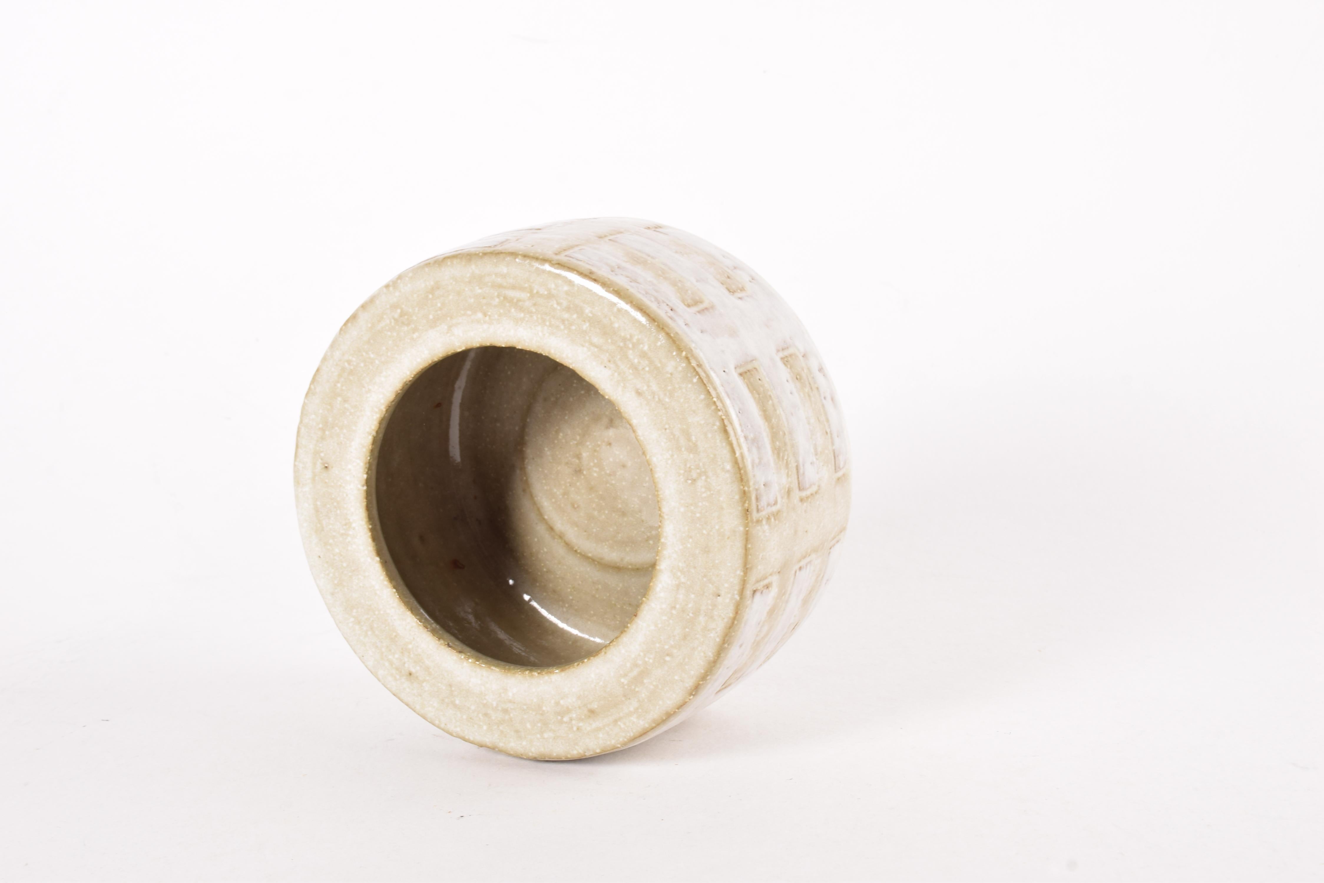 Palshus Low Ceramic Vase Beige White by Per Linnemann-Schmidt, Danish 1960s In Good Condition For Sale In Silkeborg, Silkeborg