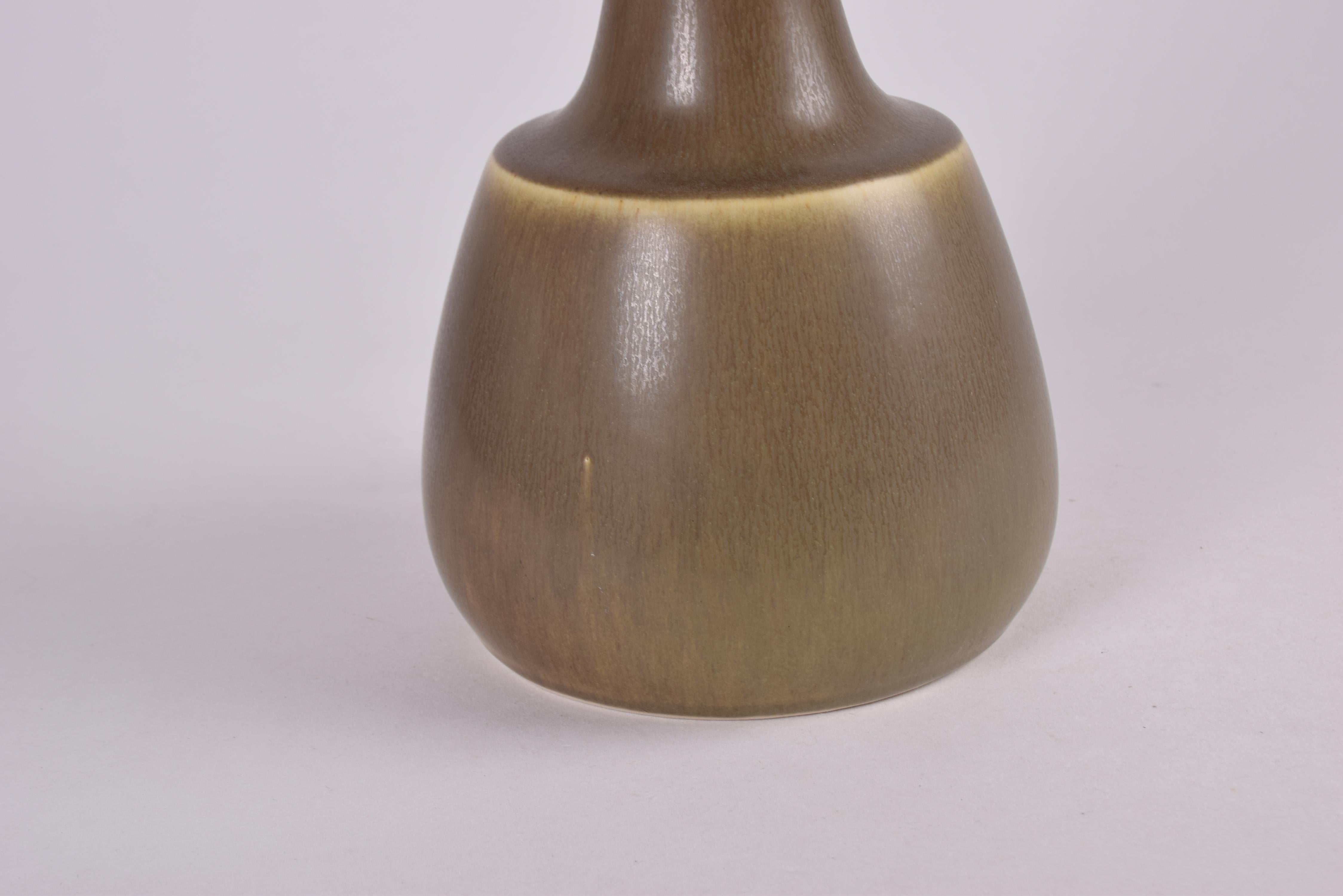 Palshus Tischlampe Olivgrün Hasenfellglasur mit Lampenschirm Danish Modern 1960s im Zustand „Gut“ in Silkeborg, Silkeborg