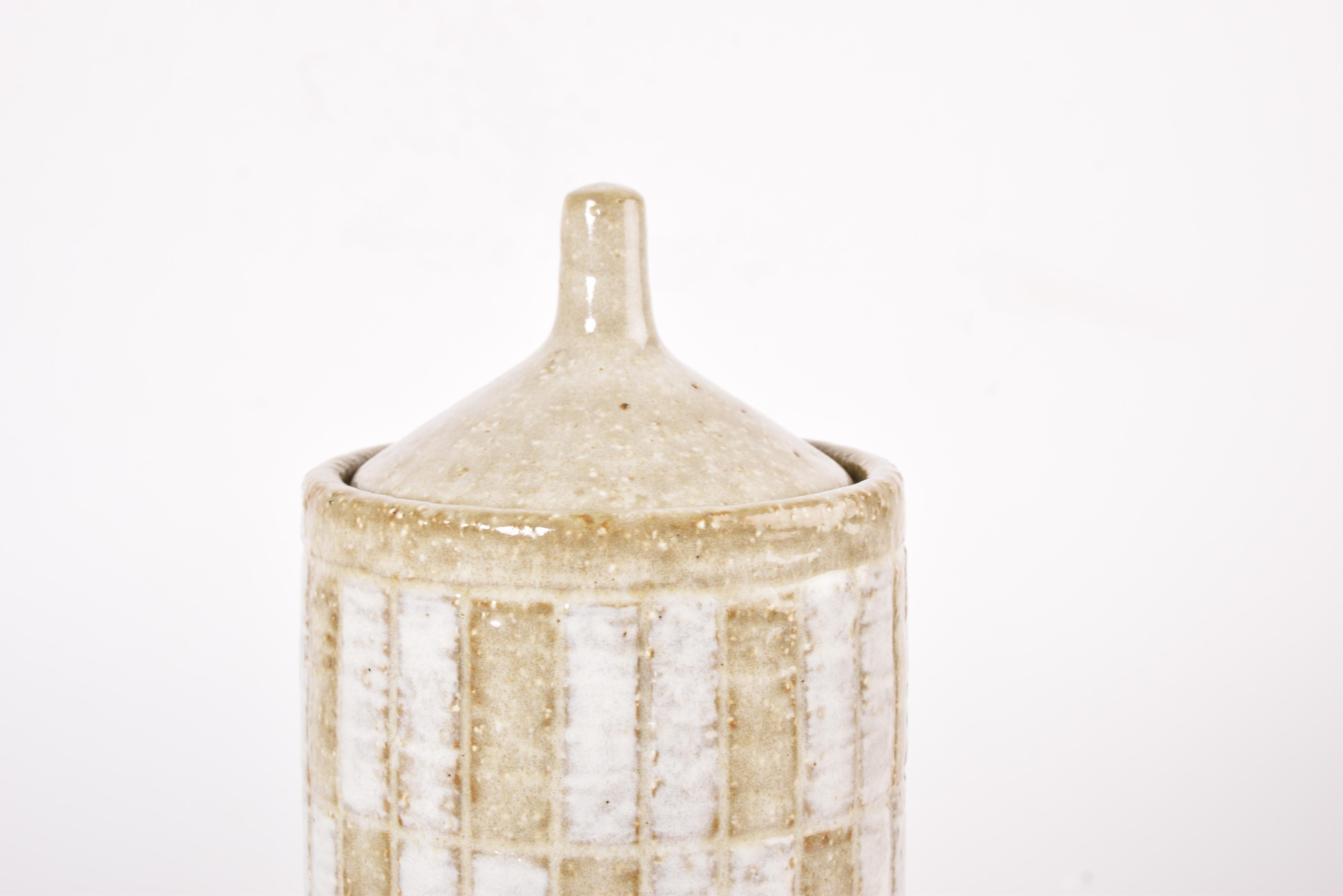 Smaltato Barattolo con coperchio alto Palshus Beige White di Per Linnemann-Schmidt Ceramica danese 1960 in vendita