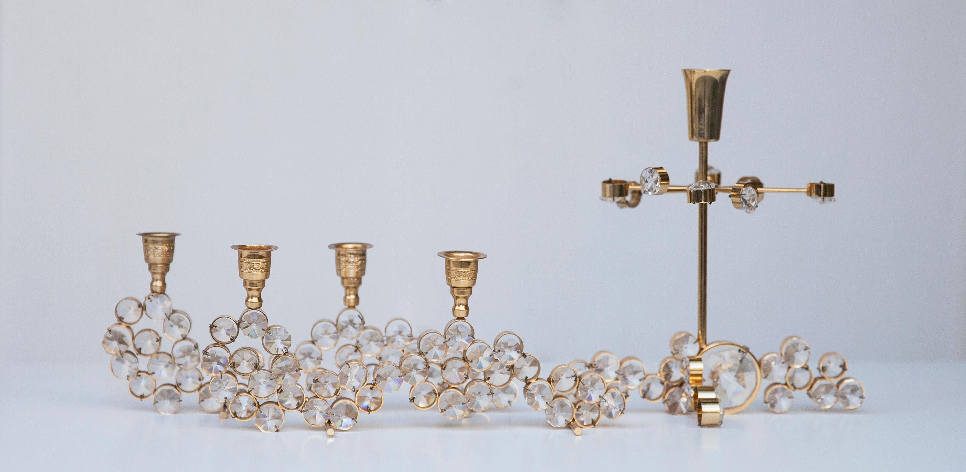 Five beautiful candleholders in the Hollywood Regency style, manufactured in the 1970s by Palwa Germany. Made of gold-plated brass with faceted crystals in excellent vintage condition.

Measures: 23 H x 9 B x 5 D cm

19 H x 18 B x 12 D cm

12