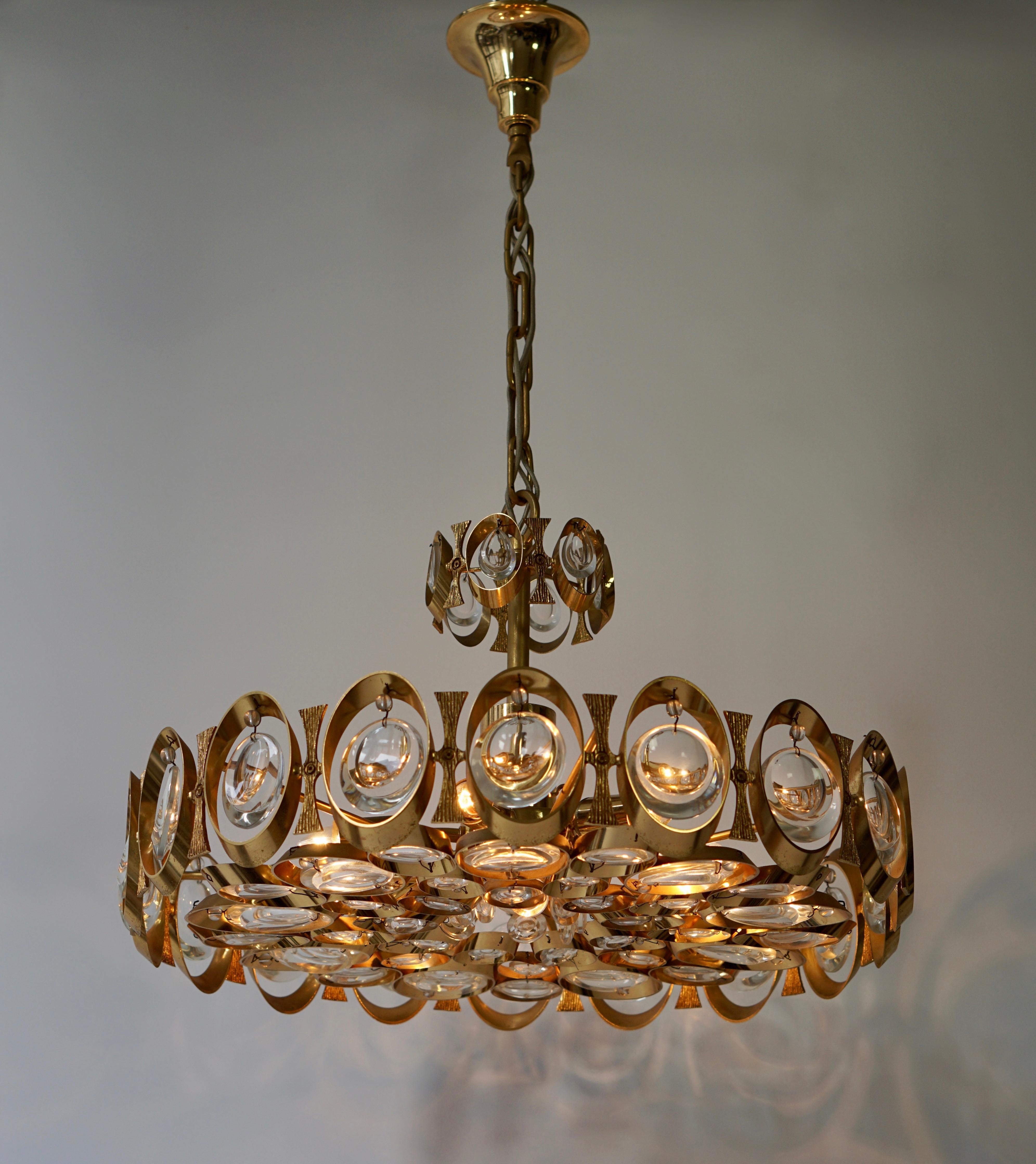 A stunning 24-karat gold-plated brass Hollywood Regency chandelier or pendant light by Palwa (Palme & Walter), Germany, manufactured in midcentury, circa 1970 (end of 1960s or early 1970s). This wonderful fixture is made of a gilded brass frame