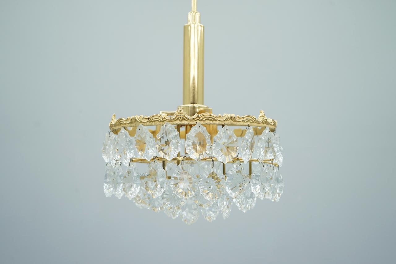 Palwa chandelier in brass and crystal glass. Very good condition!