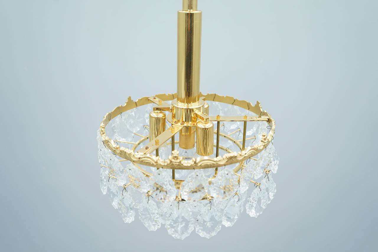 Palwa Crystal Glass and Brass Chandelier, 1960s In Good Condition For Sale In Frankfurt / Dreieich, DE