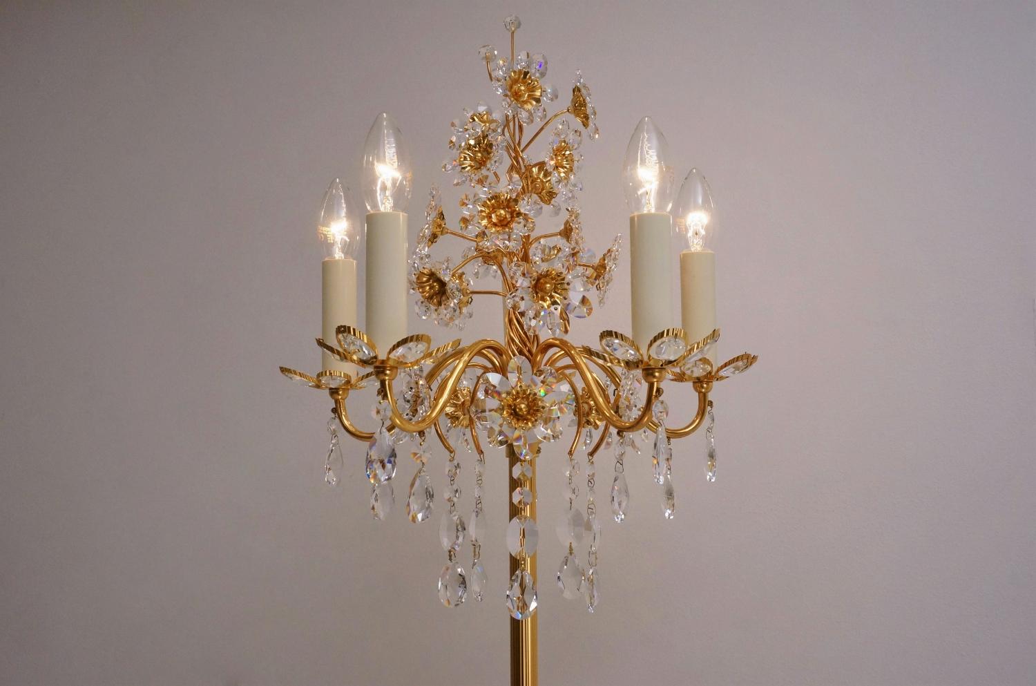 Palwa floor lamp, gilt brass frame with crystal flowers and beads, 1970s circa, German.

This light has been thoroughly cleaned respecting the vintage patina. It is newly rewired and earthed with gold silk cable and a new black plug. It has been