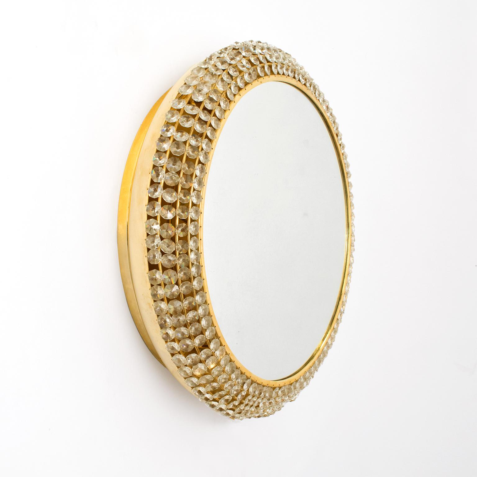 Allemand Miroir rond Palwa en laiton doré de style moderne du milieu du siècle dernier décoré de cristaux en vente