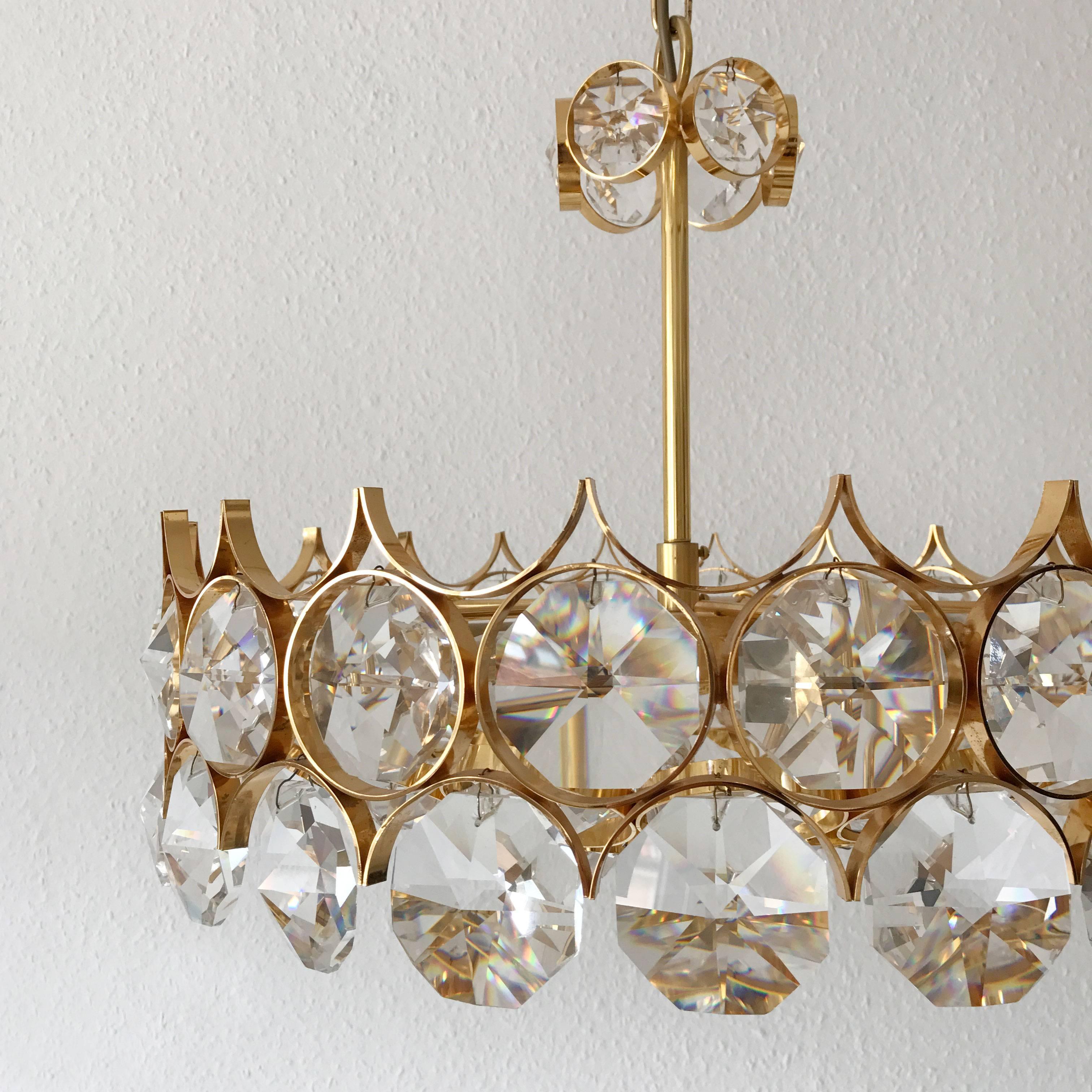 Gorgeous Gilt Brass Facet Cut Crystal Glass Chandelier by Palwa Germany 1960s In Good Condition For Sale In Munich, DE