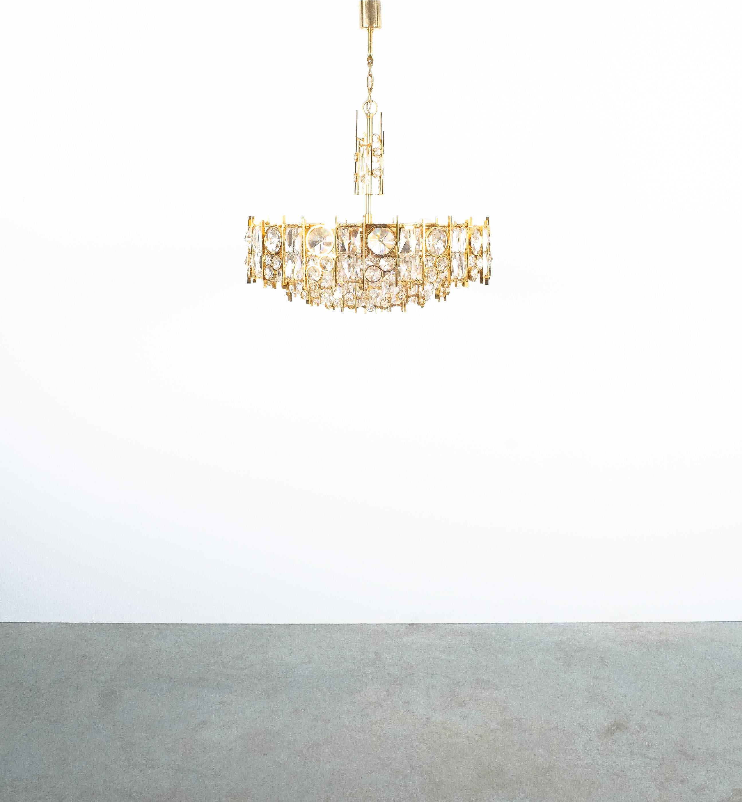 Large crystal glass encrusted gilt brass chandelier, Germany 1960

Very well preserved large 25.6