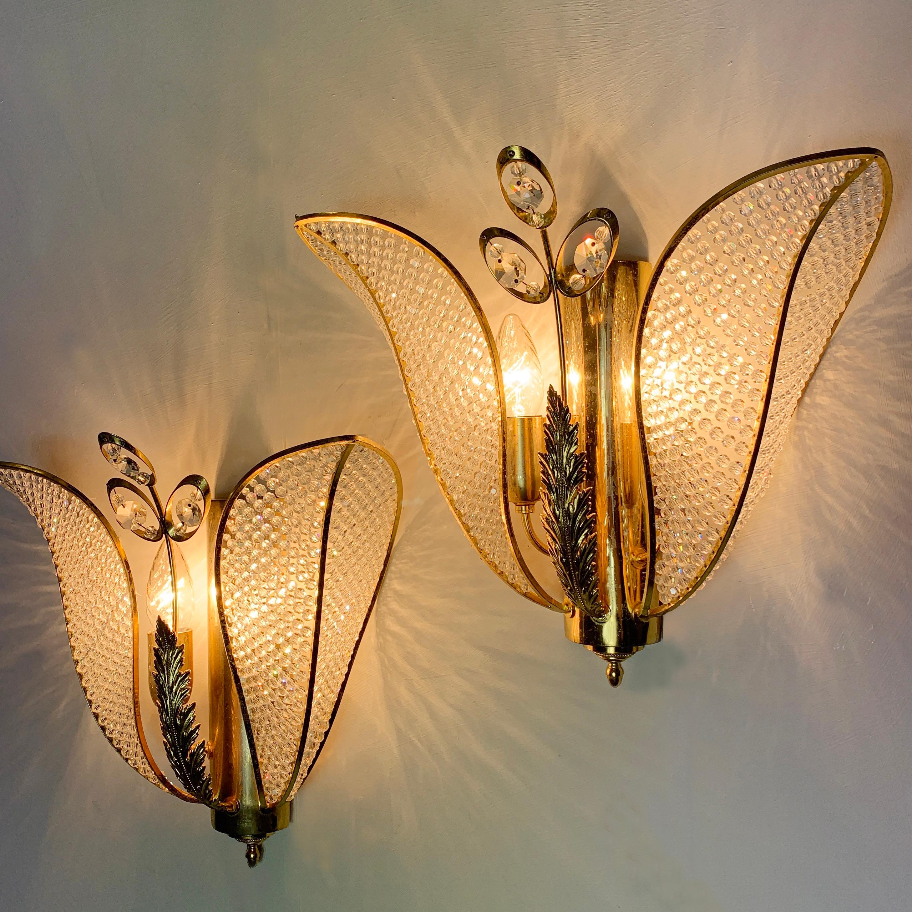 Palwa cut glass crystal tulip wall lights, circa 1970s, Germany.
Measures: 32cm height, 36cm width, 16cm depth
PAT tested
Each light takes 2 bulbs, small bayonet fitting
Price is for the pair, 2 wall lights

The light is wired and in full working