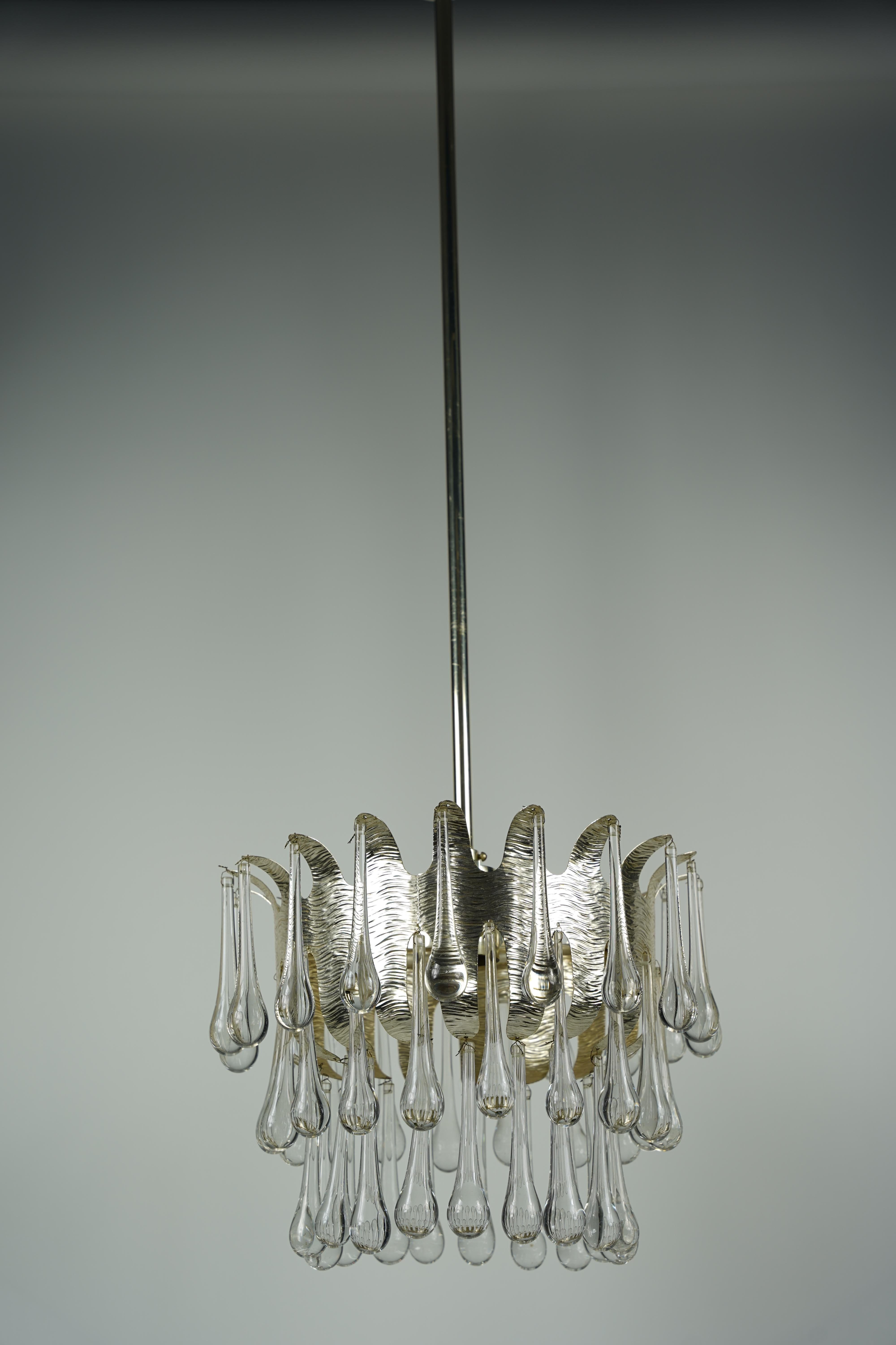 Lampadario in oro e cristallo a goccia di Palwa, 1970, Austria in vendita 2