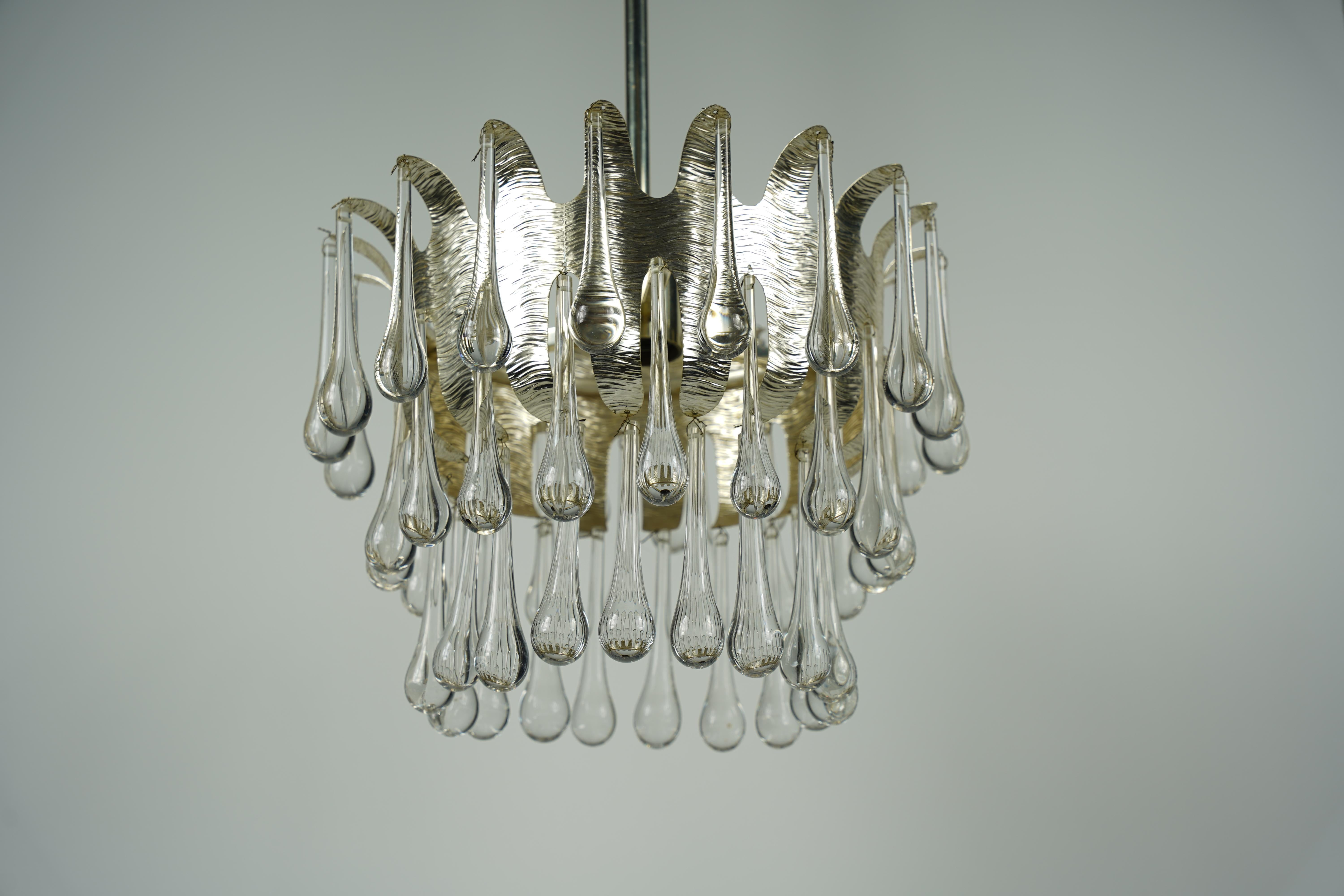 Lampadario in oro e cristallo a goccia di Palwa, 1970, Austria in vendita 3