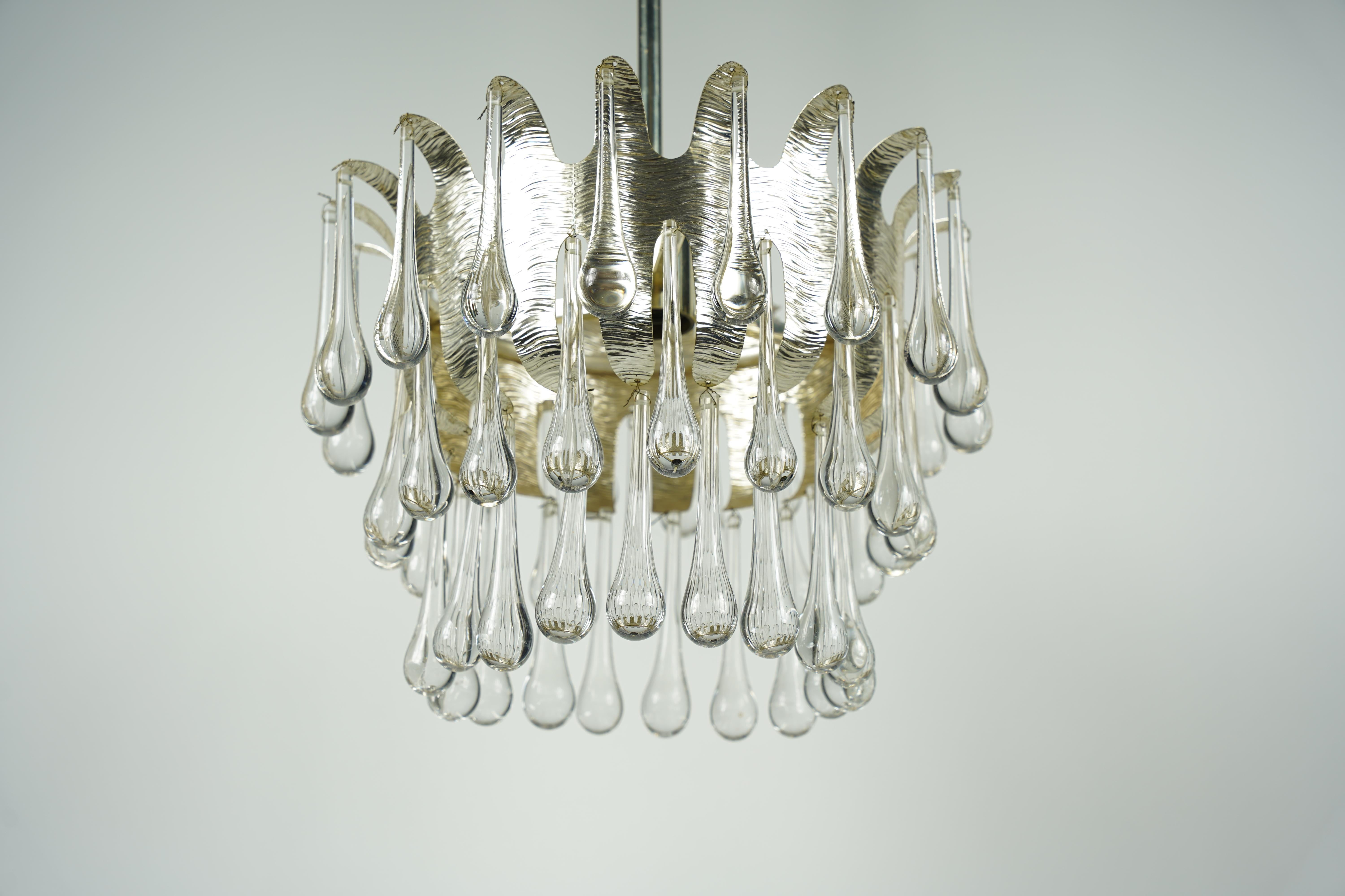 Lampadario in oro e cristallo a goccia di Palwa, 1970, Austria in vendita 4