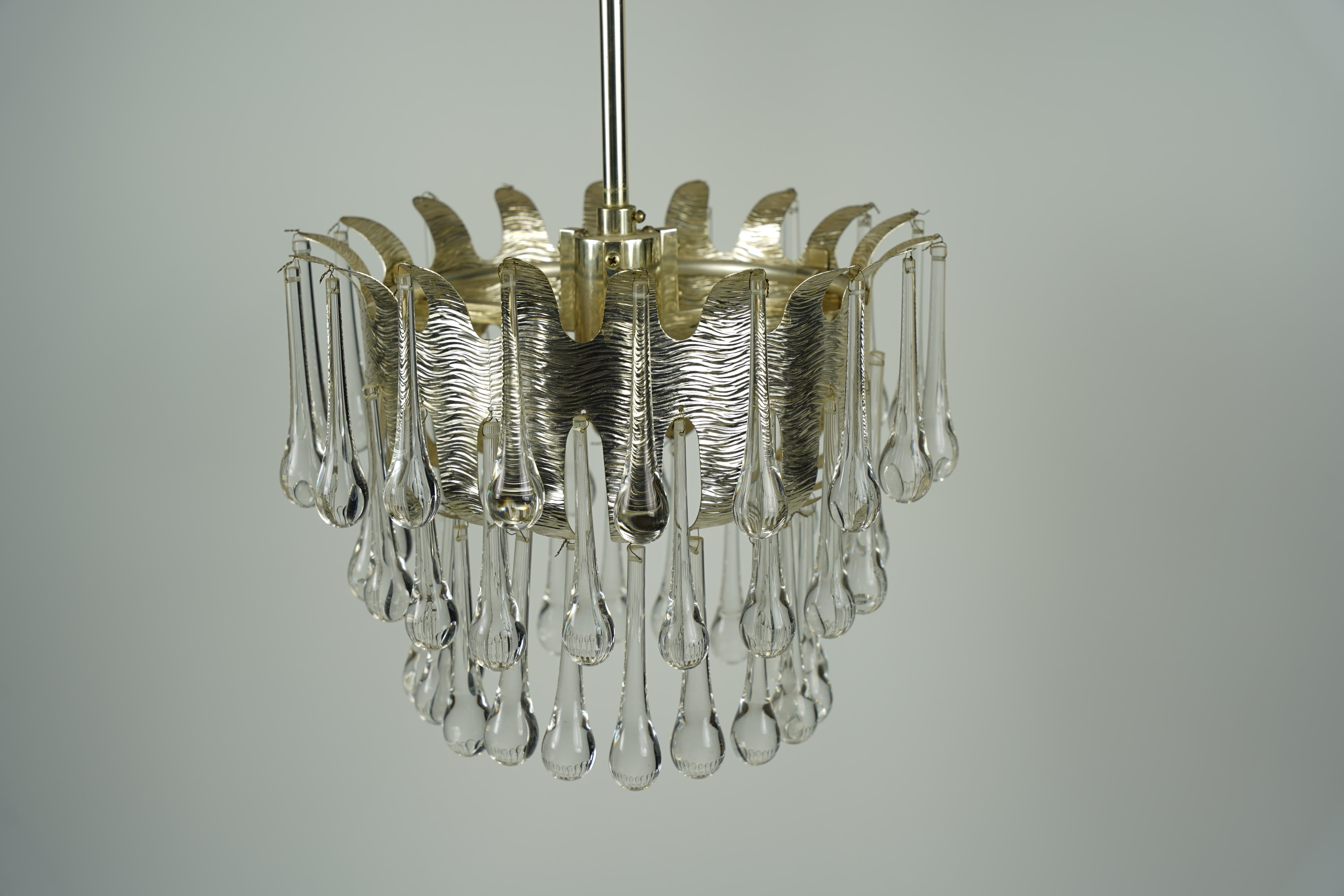 Lampadario in oro e cristallo a goccia di Palwa, 1970, Austria in vendita 1