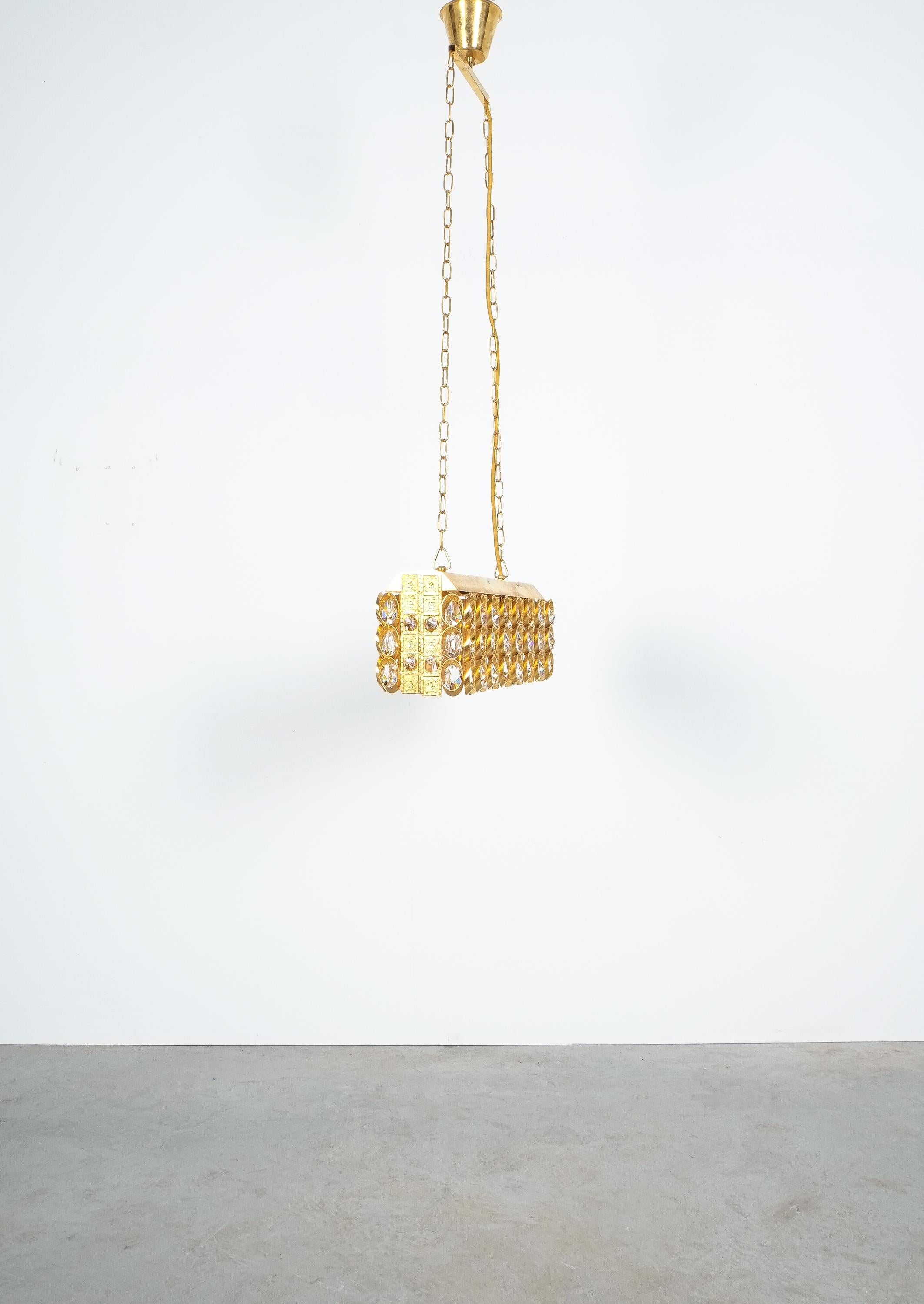 Lampadario Palwa in ottone dorato e cristallo, 1960 circa in vendita 3