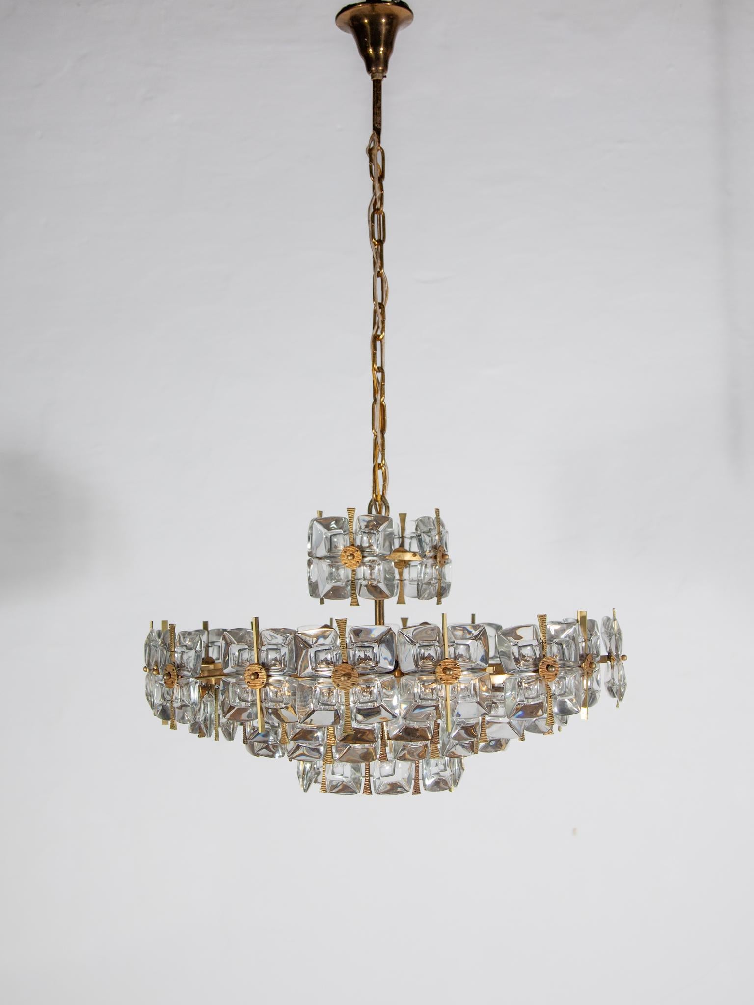 Mid-Century Modern Palwa Large Chandelier, 1970s Chrystal Facetted and Brass, Germany For Sale
