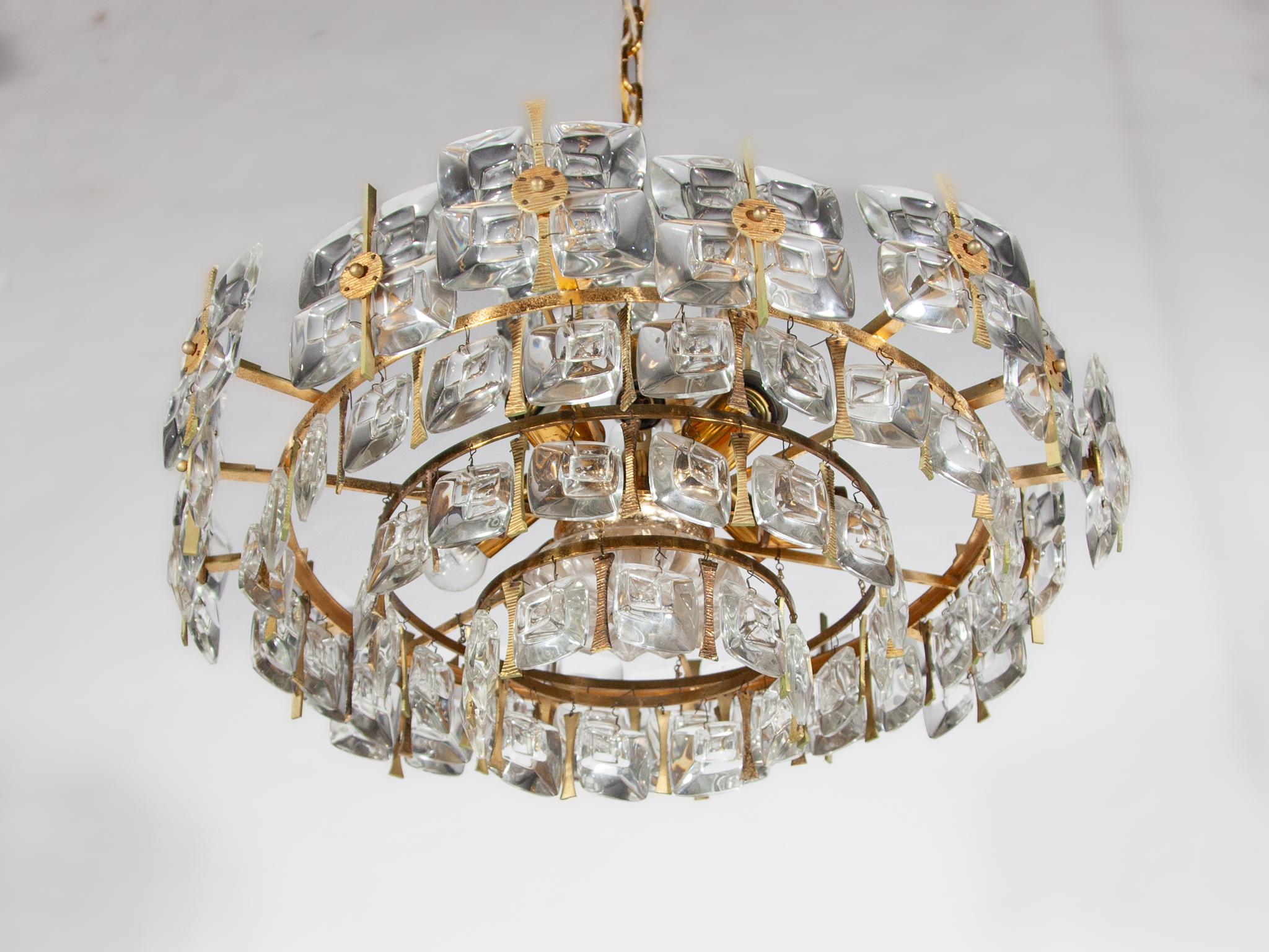 Late 20th Century Palwa Large Chandelier, 1970s Chrystal Facetted and Brass, Germany For Sale