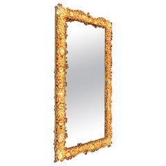 Espejo de pared grande Palwa de mediados de siglo de latón dorado y cristal tallado facetado retroiluminado