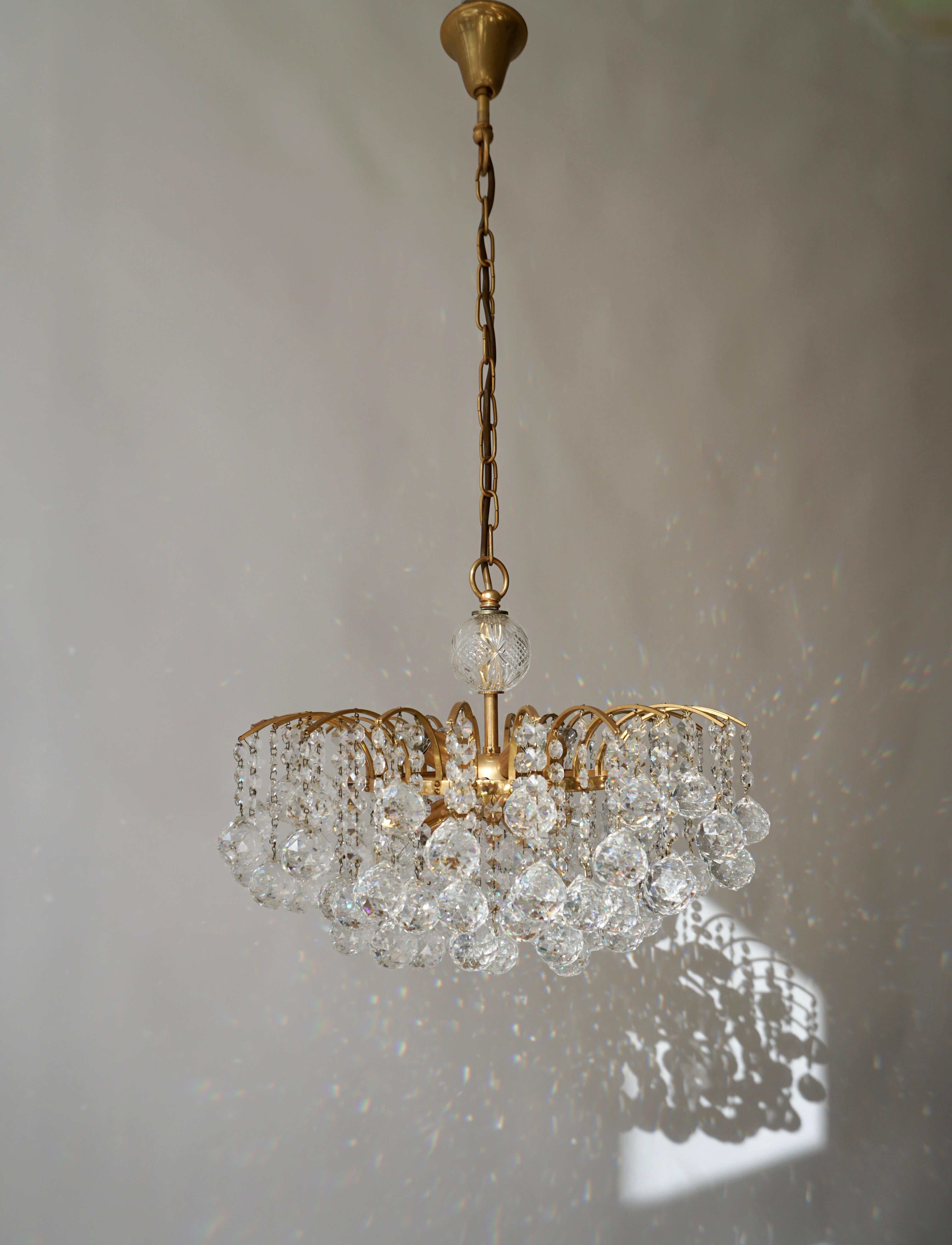 European Palwa or Palme Gilt Brass Faceted Crystal Glass Chandelier, 1960-1970s For Sale