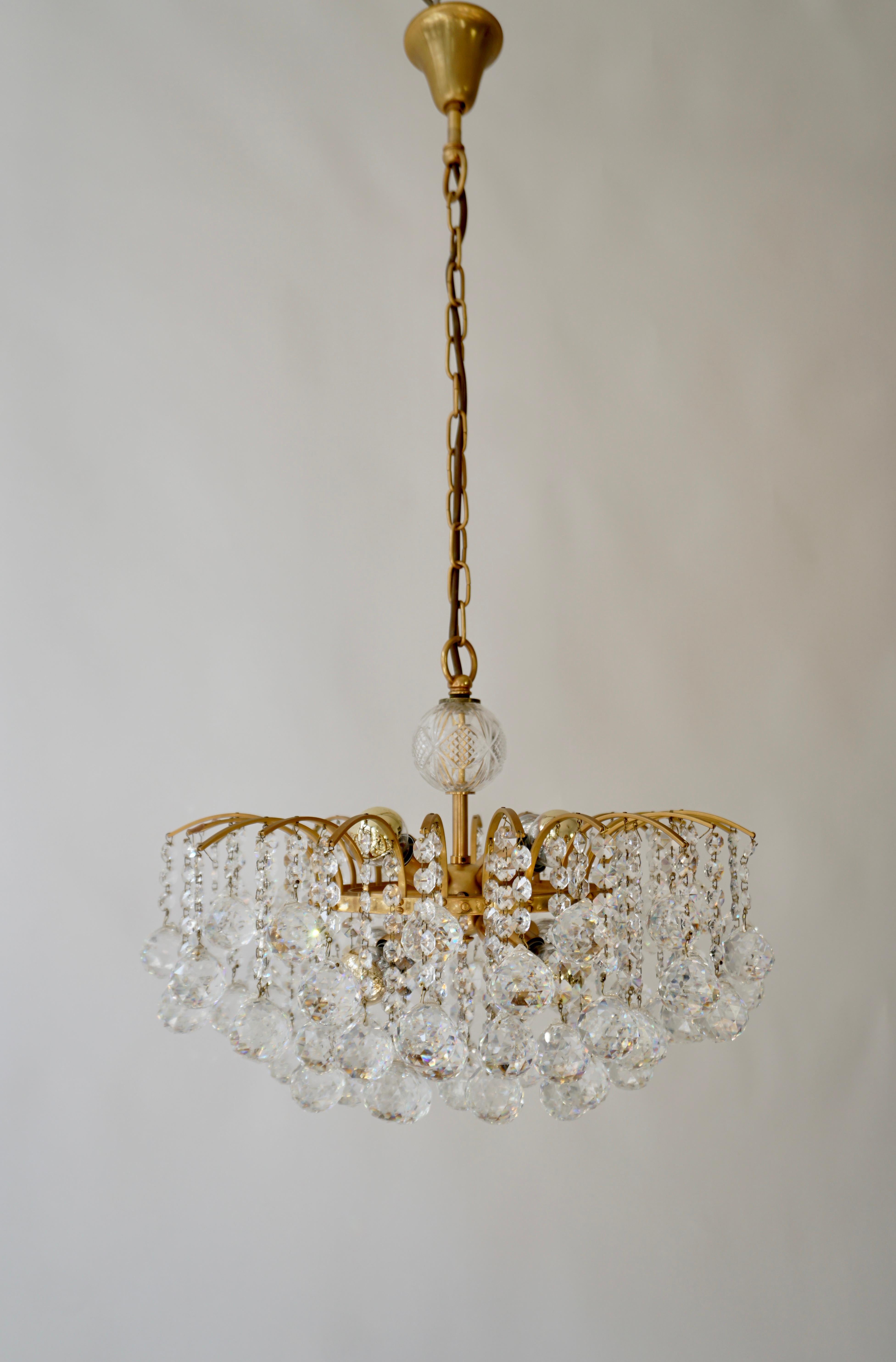 Palwa or Palme Gilt Brass Faceted Crystal Glass Chandelier, 1960-1970s In Good Condition For Sale In Antwerp, BE
