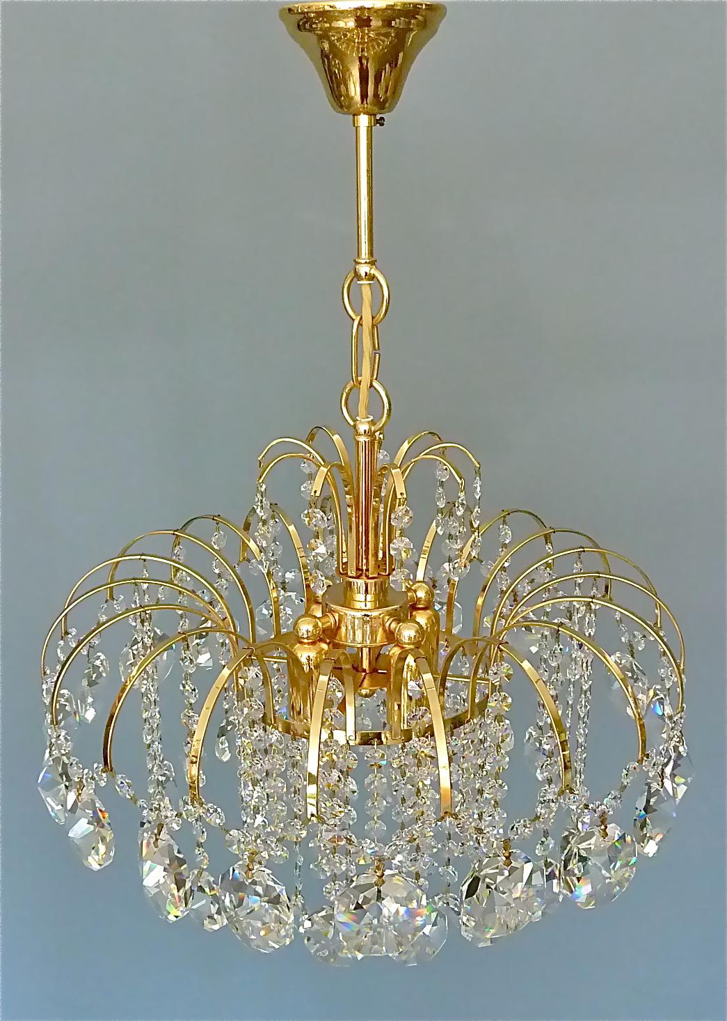 Palwa or Palme Gilt Brass Faceted Crystal Glass Sputnik Chandelier, 1960-1970s In Good Condition For Sale In Nierstein am Rhein, DE