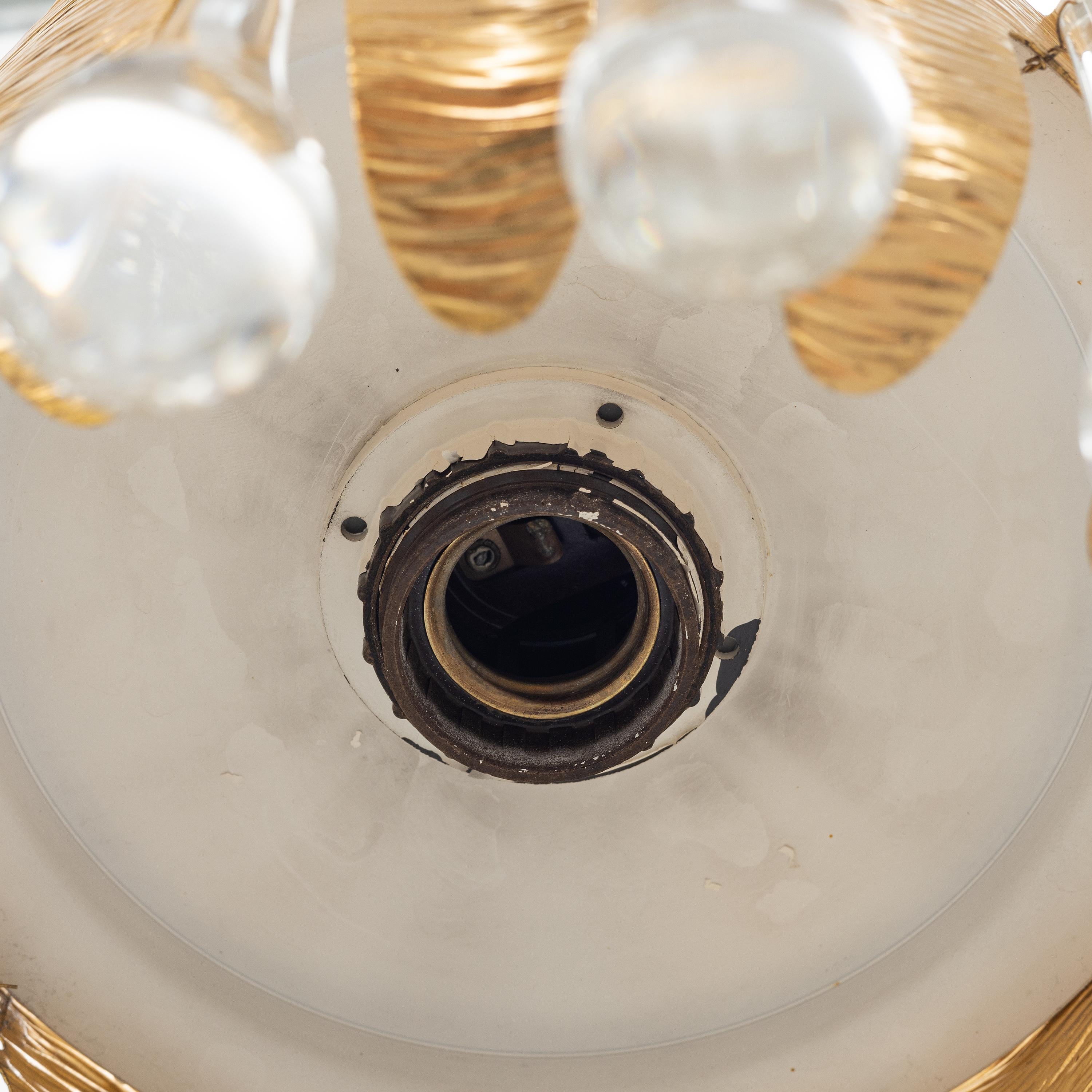 Lustre Palme & Walter avec gouttes en verre Murano Venini des années 1960 ! 
Magnifique lustre en verre de Palwa, le corps du lustre est en laiton plaqué or, avec des pendentifs en verre de Murano de Venini.
Très bon état.

