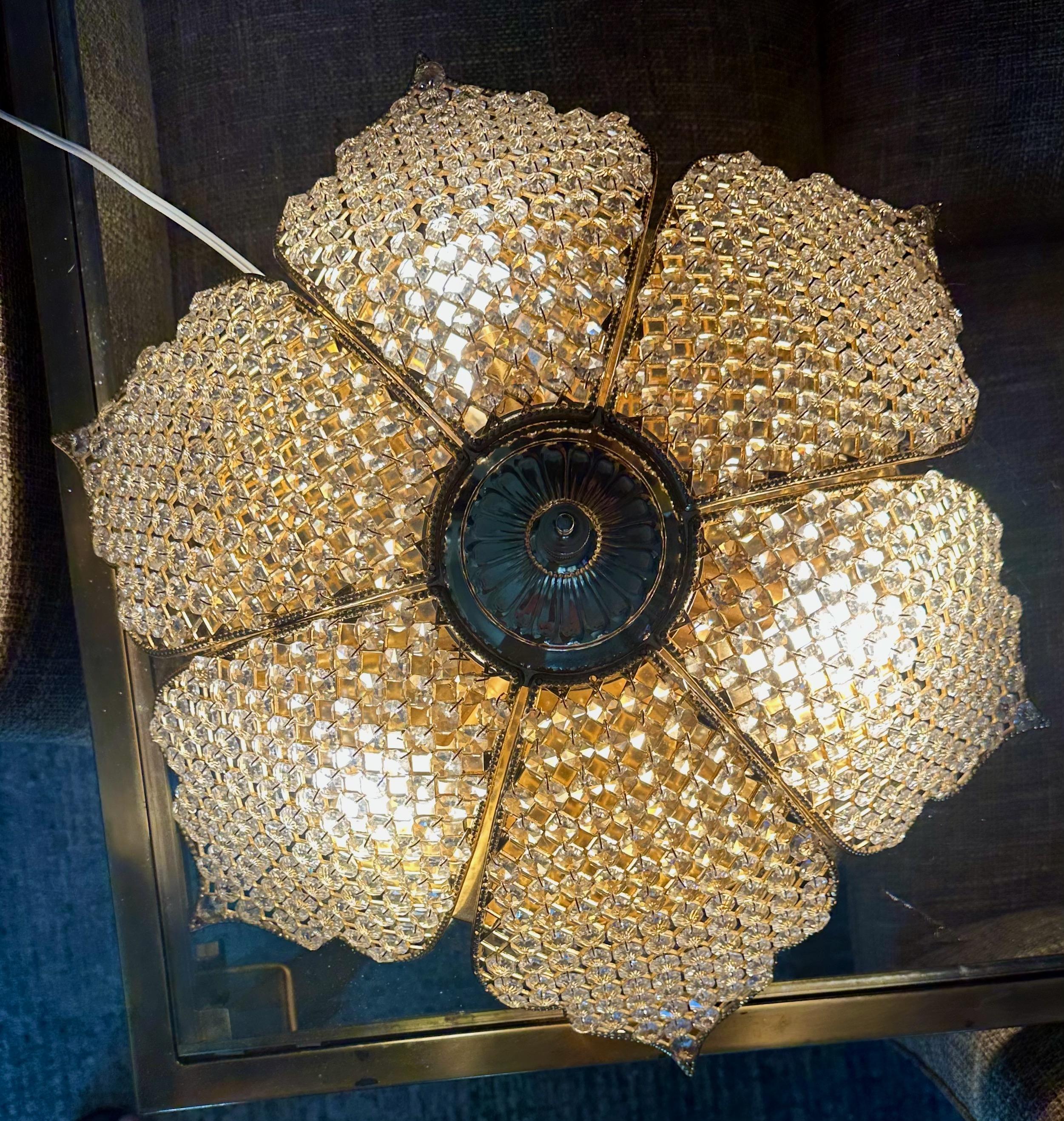 Palwa Pedal Flower Shape Gold Crystal Flushmount Ceiling Light (Plafonnier en forme de fleur en cristal doré) en vente 5