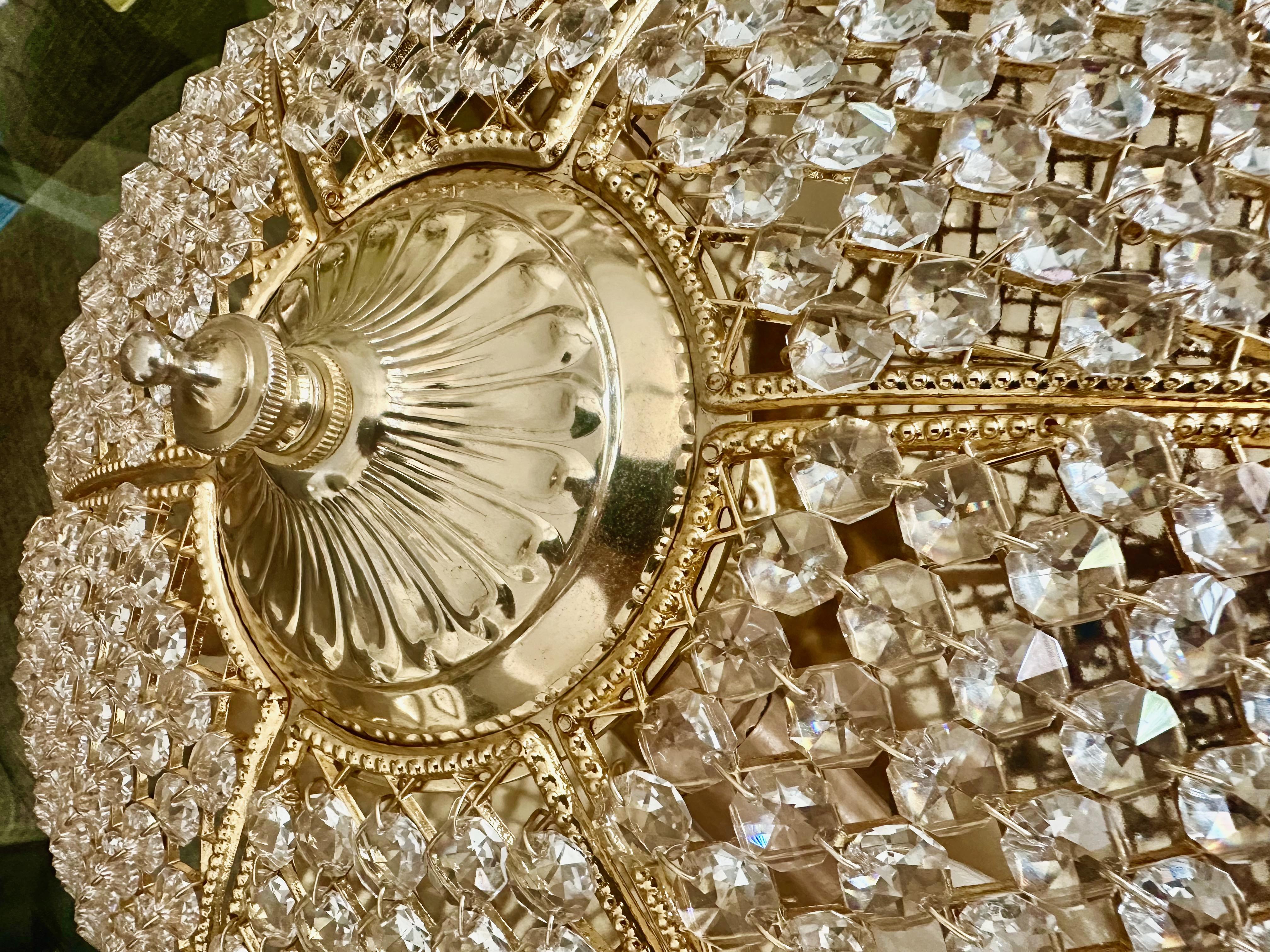 Palwa Pedal Flower Shape Gold Crystal Flushmount Ceiling Light (Plafonnier en forme de fleur en cristal doré) en vente 7
