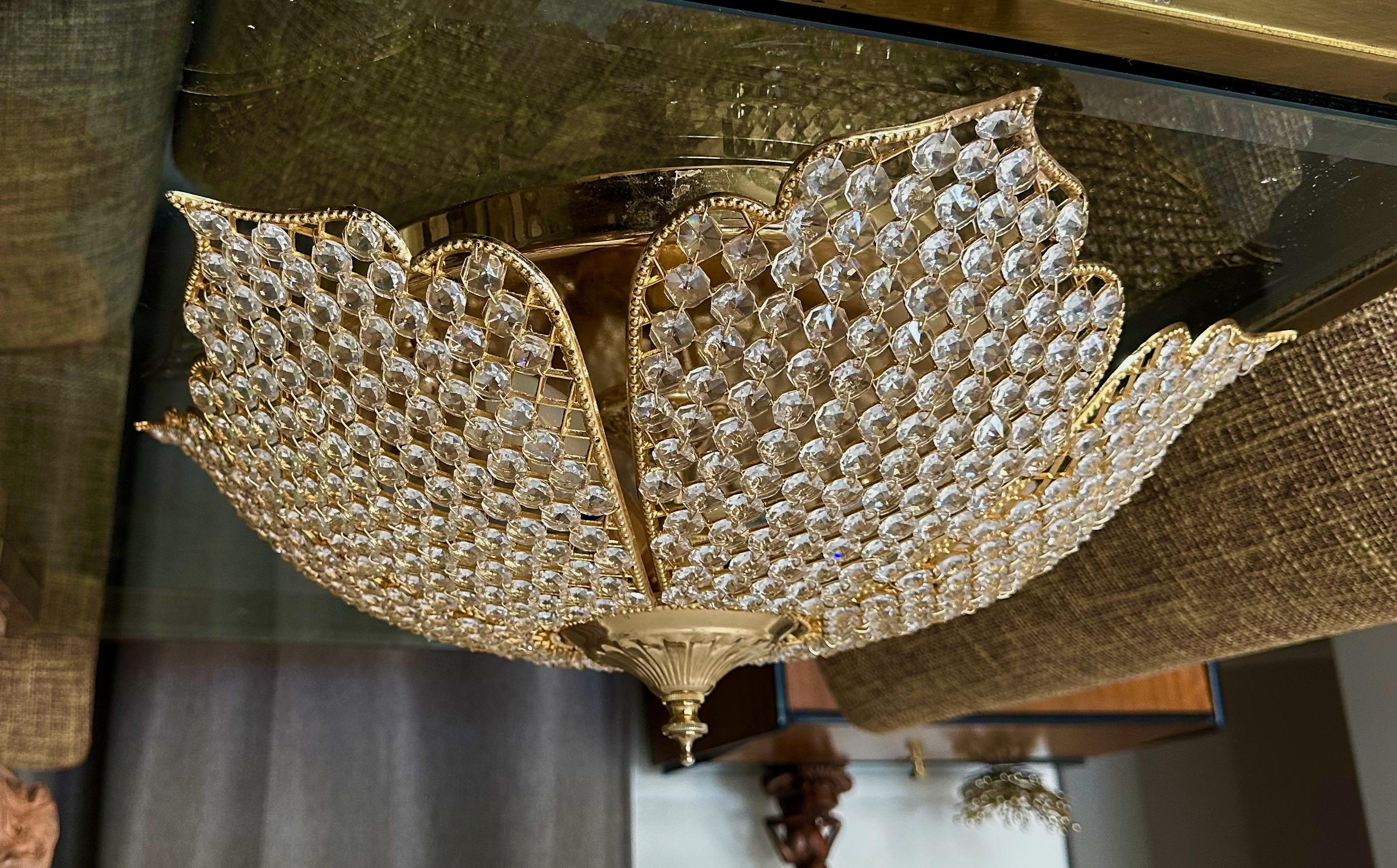 Métal Palwa Pedal Flower Shape Gold Crystal Flushmount Ceiling Light (Plafonnier en forme de fleur en cristal doré) en vente