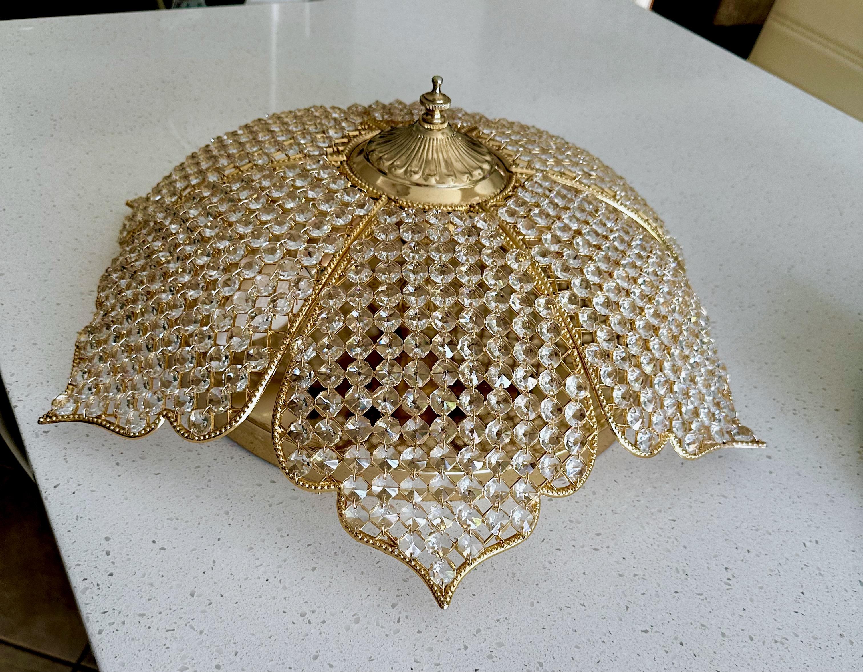 Palwa Pedal Flower Shape Gold Crystal Flushmount Ceiling Light (Plafonnier en forme de fleur en cristal doré) en vente 2