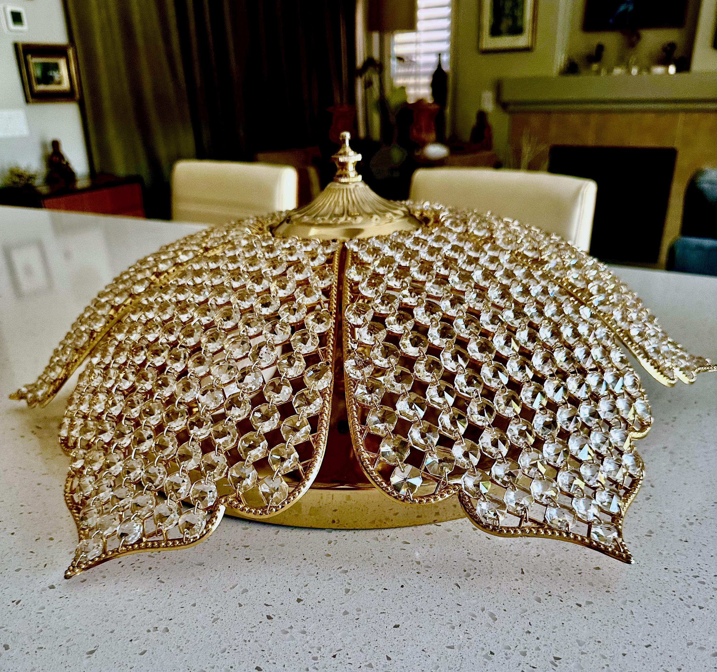 Palwa Pedal Flower Shape Gold Crystal Flushmount Ceiling Light (Plafonnier en forme de fleur en cristal doré) en vente 3