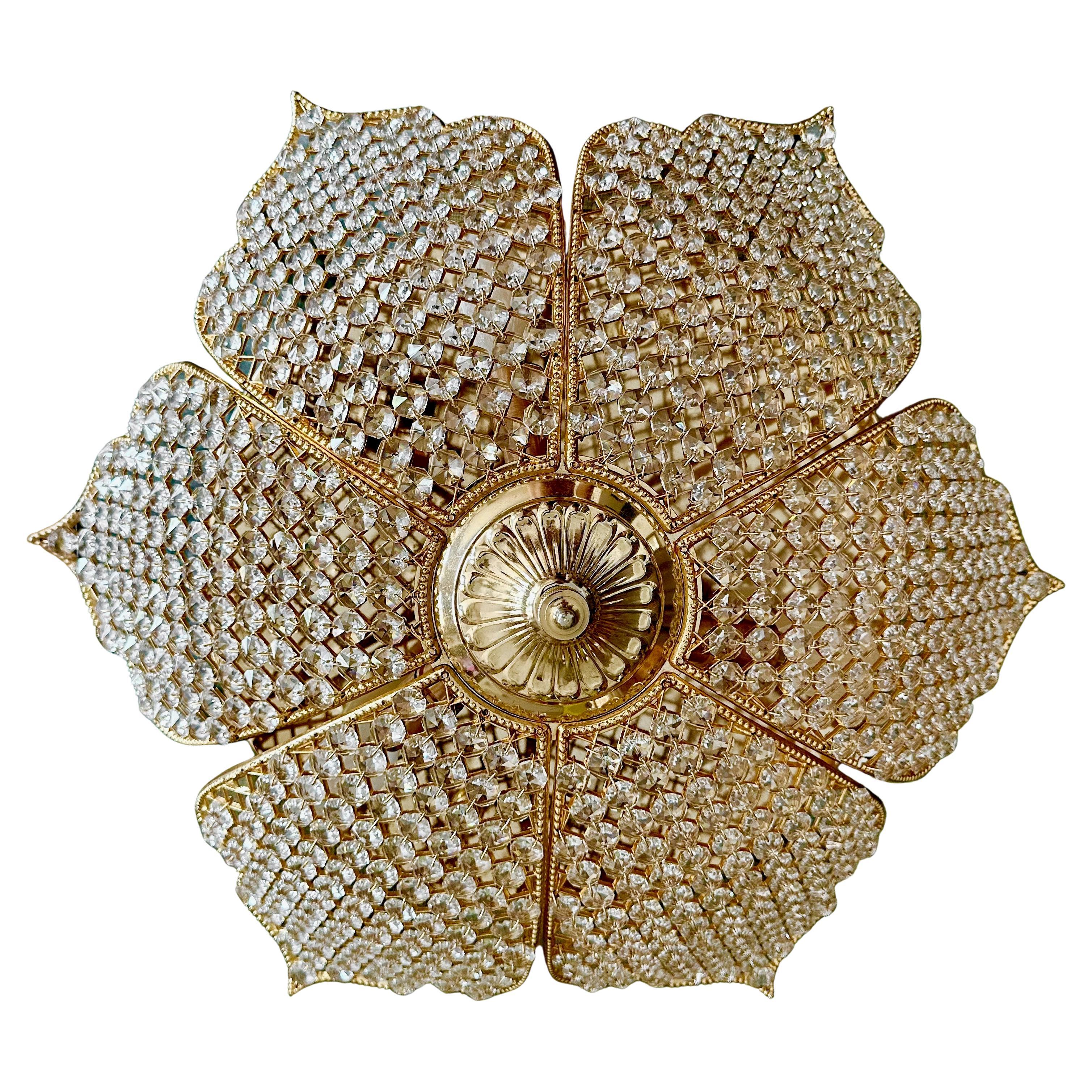 Palwa Pedal Flower Shape Gold Crystal Flushmount Ceiling Light (Plafonnier en forme de fleur en cristal doré) en vente