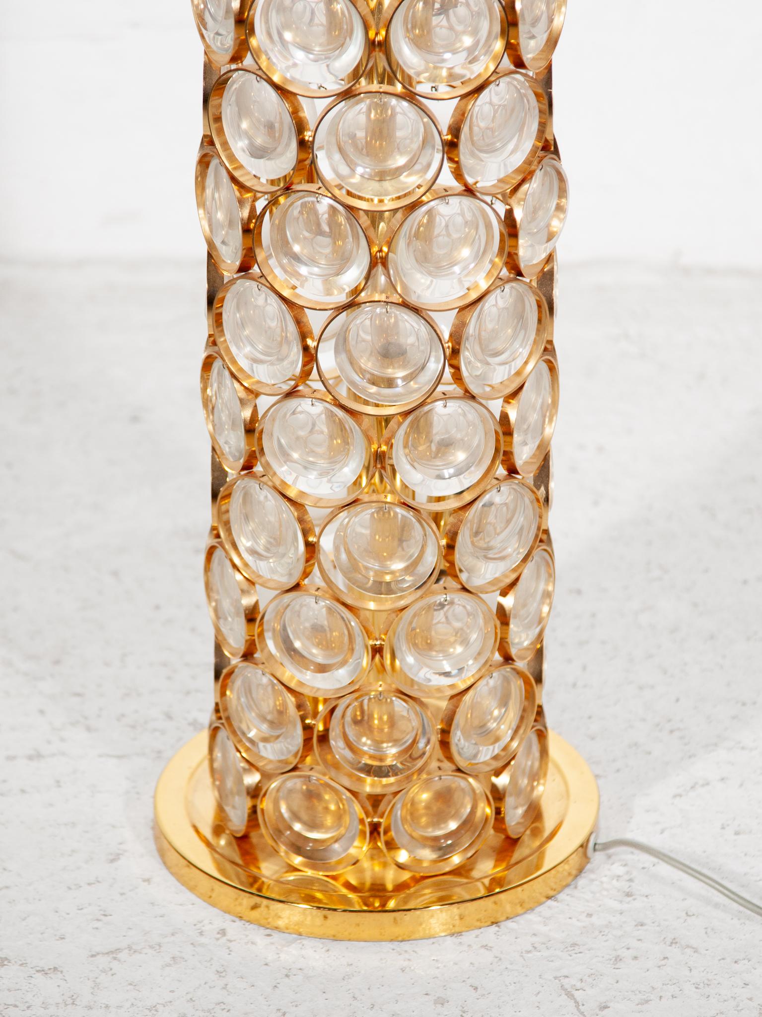 Große Palwa-Stehlampe aus rundem Kristall, vergoldet, 1970er Jahre, Deutschland (Hollywood Regency) im Angebot