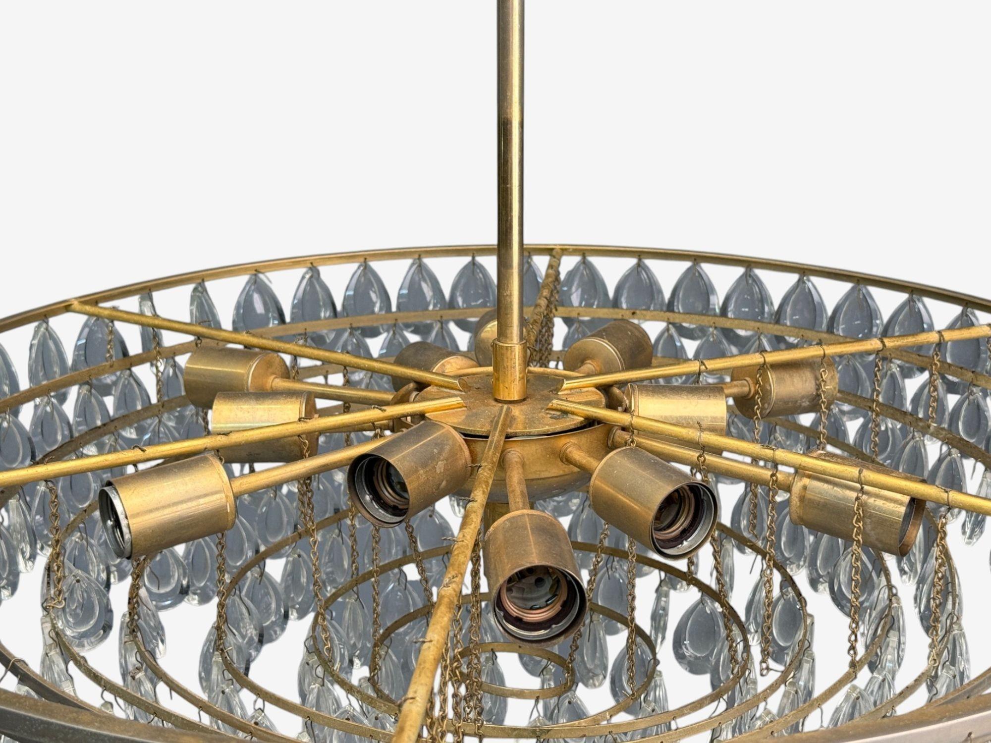 Milieu du XXe siècle Palwa, Teardrop Glass, Brass, Tiered Chandelier, Germany, 1960s en vente