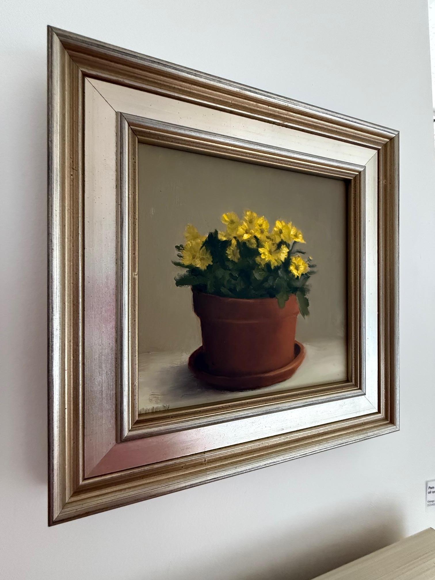 Pot à fleurs de printemps - Marron Still-Life Painting par Pam Ackley