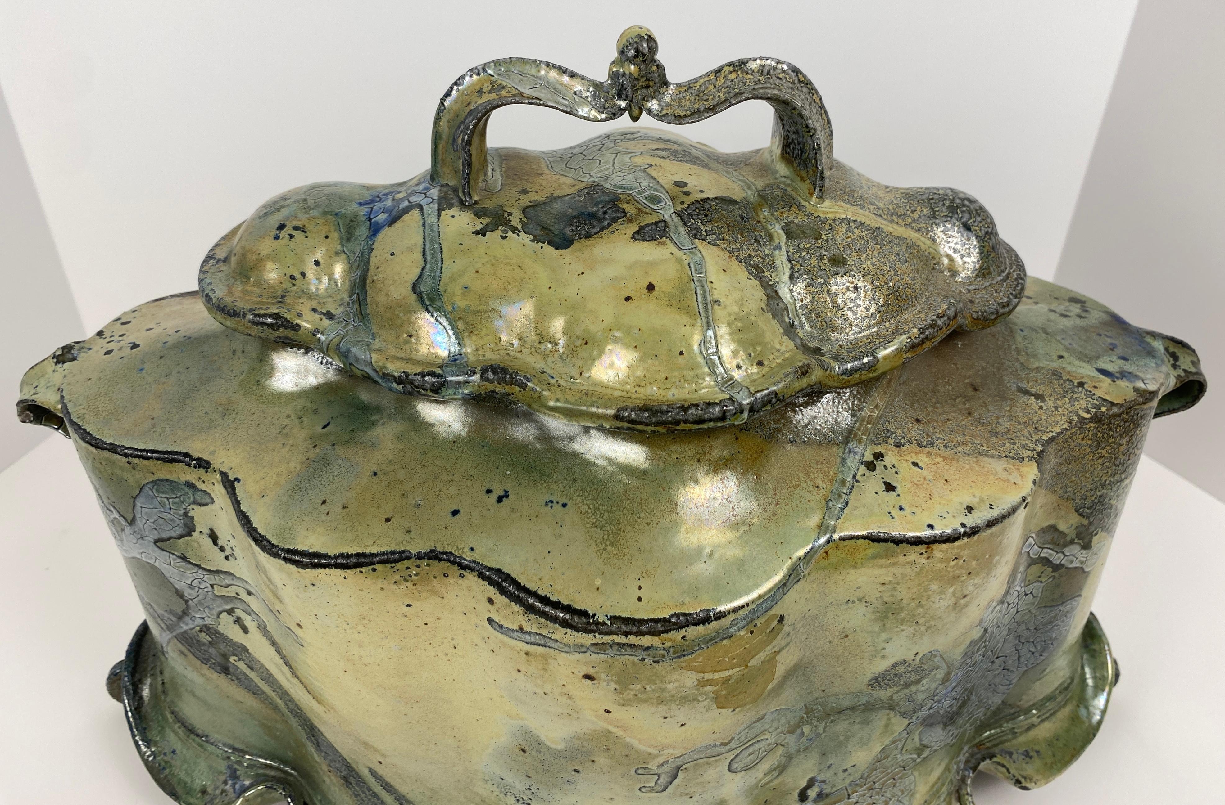 Grand centre de table en céramique signé et attribué à Pam Bailey en vente 1