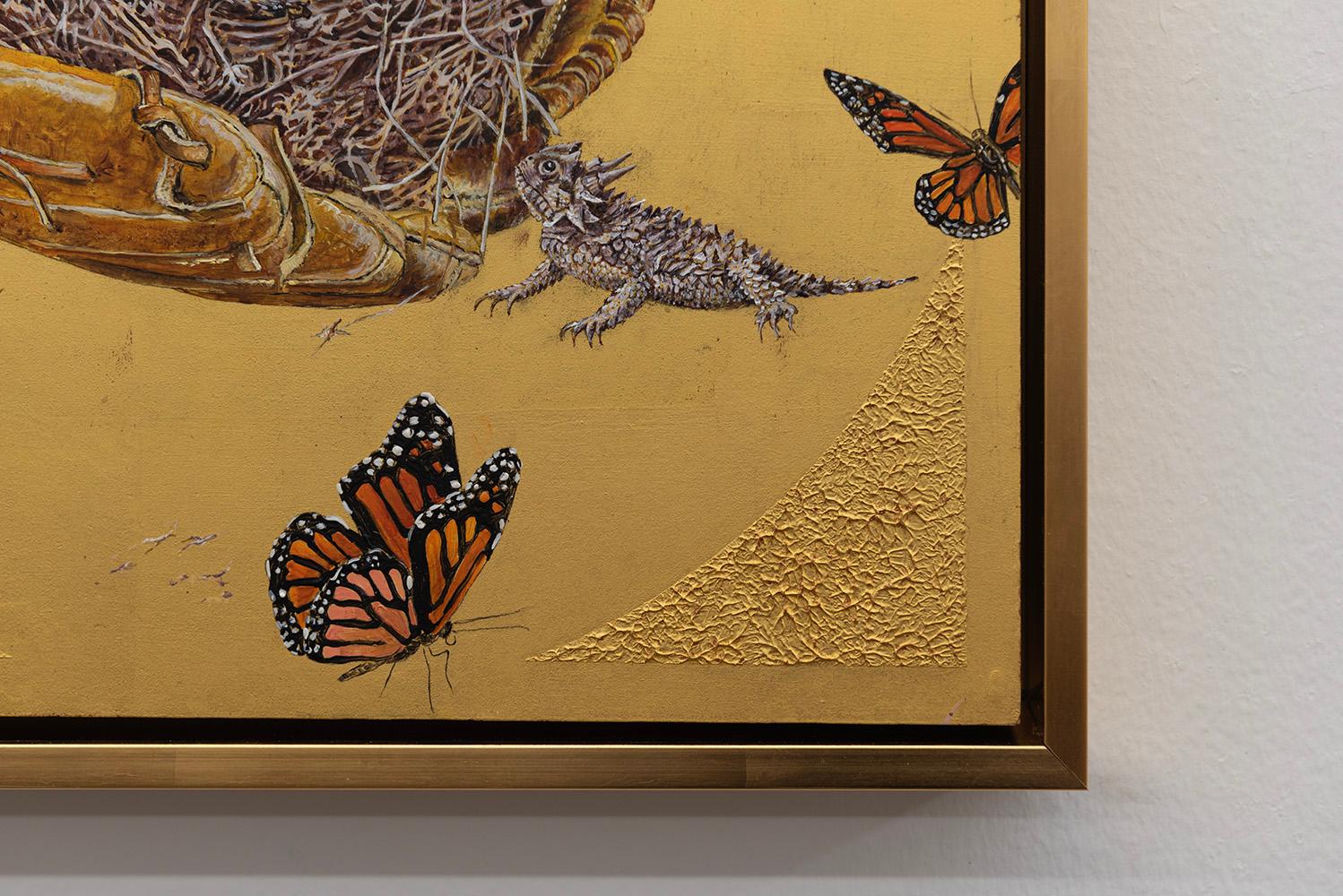 Catch - Peinture à l'huile sur feuille d'or 23k, nature morte, crapaud corné, monarque, baseball - Contemporain Painting par Pam Burnley-Schol