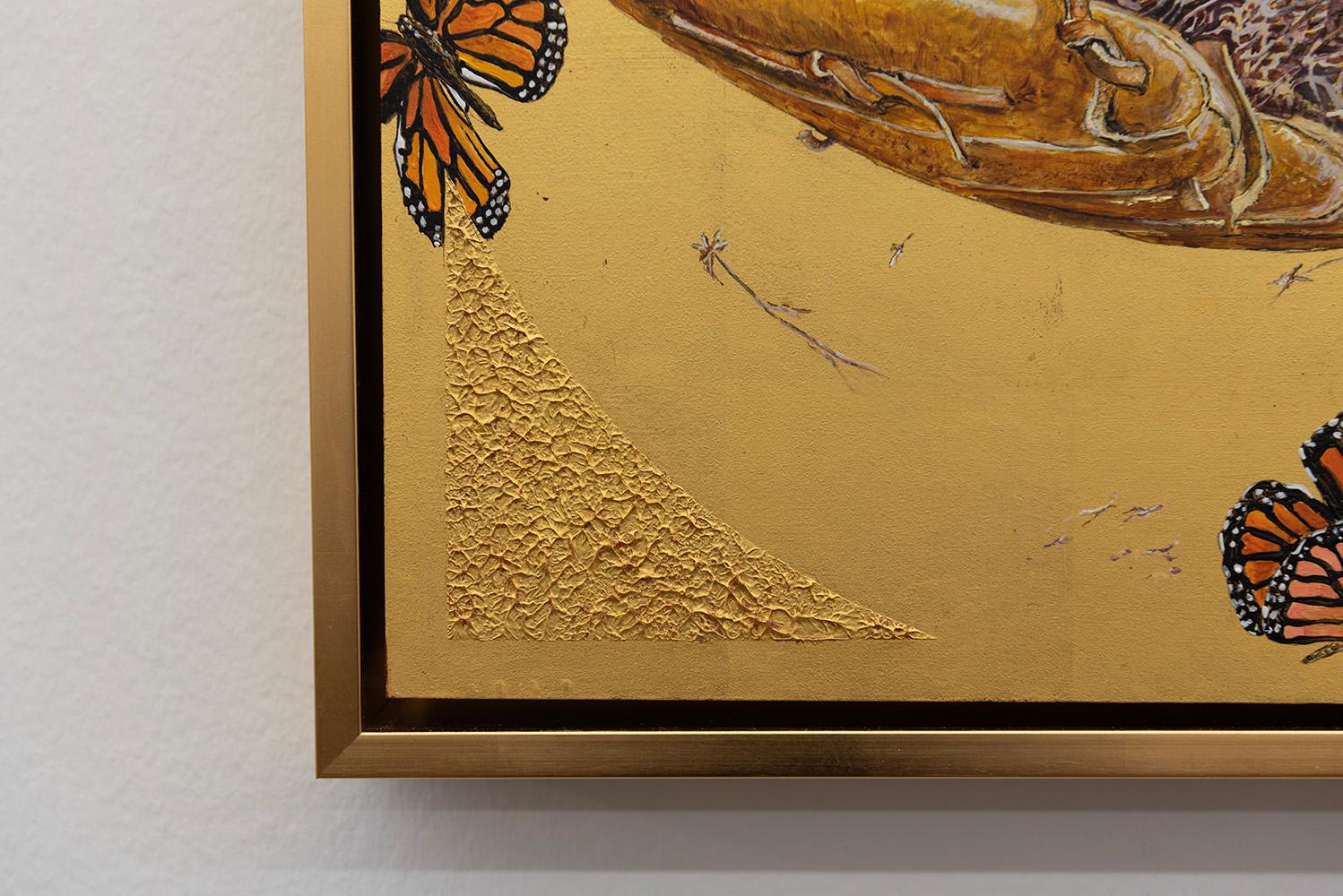 Catch - Peinture à l'huile sur feuille d'or 23k, nature morte, crapaud corné, monarque, baseball - Or Still-Life Painting par Pam Burnley-Schol