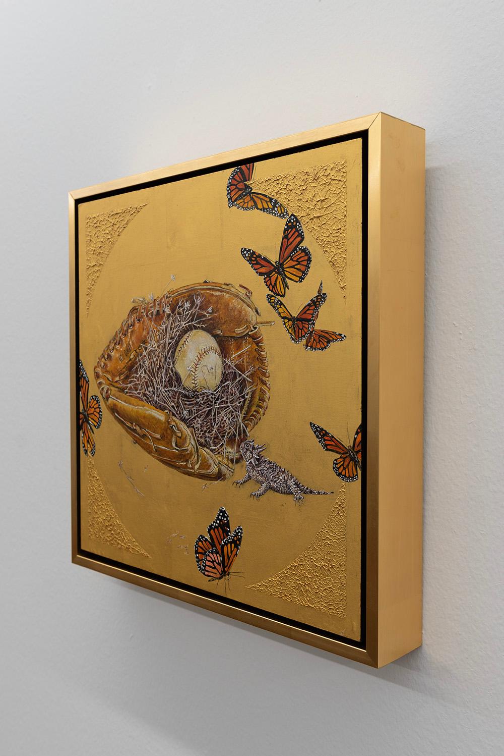 Catch - Peinture à l'huile sur feuille d'or 23k, nature morte, crapaud corné, monarque, baseball en vente 2