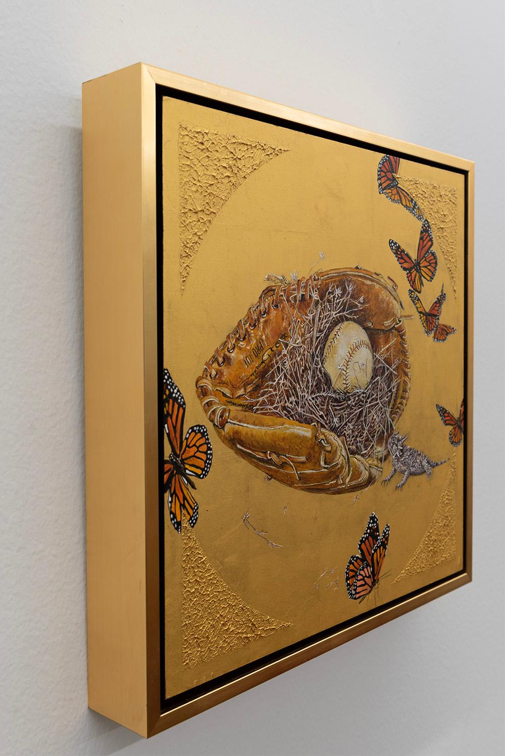 Catch - Peinture à l'huile sur feuille d'or 23k, nature morte, crapaud corné, monarque, baseball en vente 3