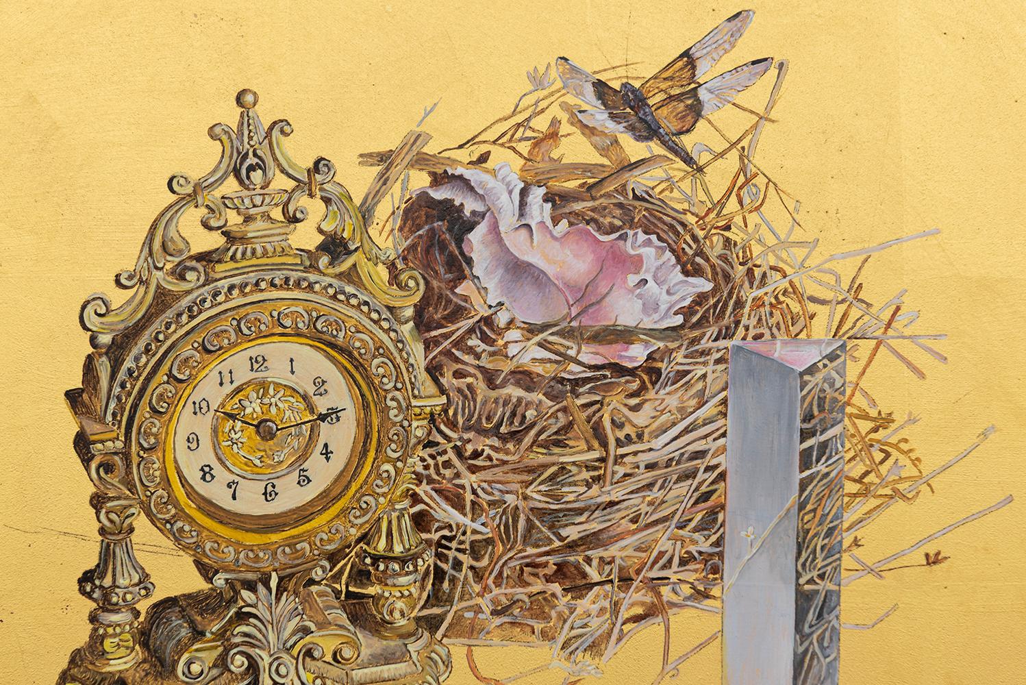 Continuum von Pam Burnley-Schol ist ein Ölgemälde auf 23-karätigem Blattgold, das eine Muschel in einem Vogelnest zeigt, umgeben von einer antiken Uhr, einem Prisma und einer Libelle.

Ölfarbe, Pastiglia, 23k Blattgold auf Platte
16 x 16 x 2