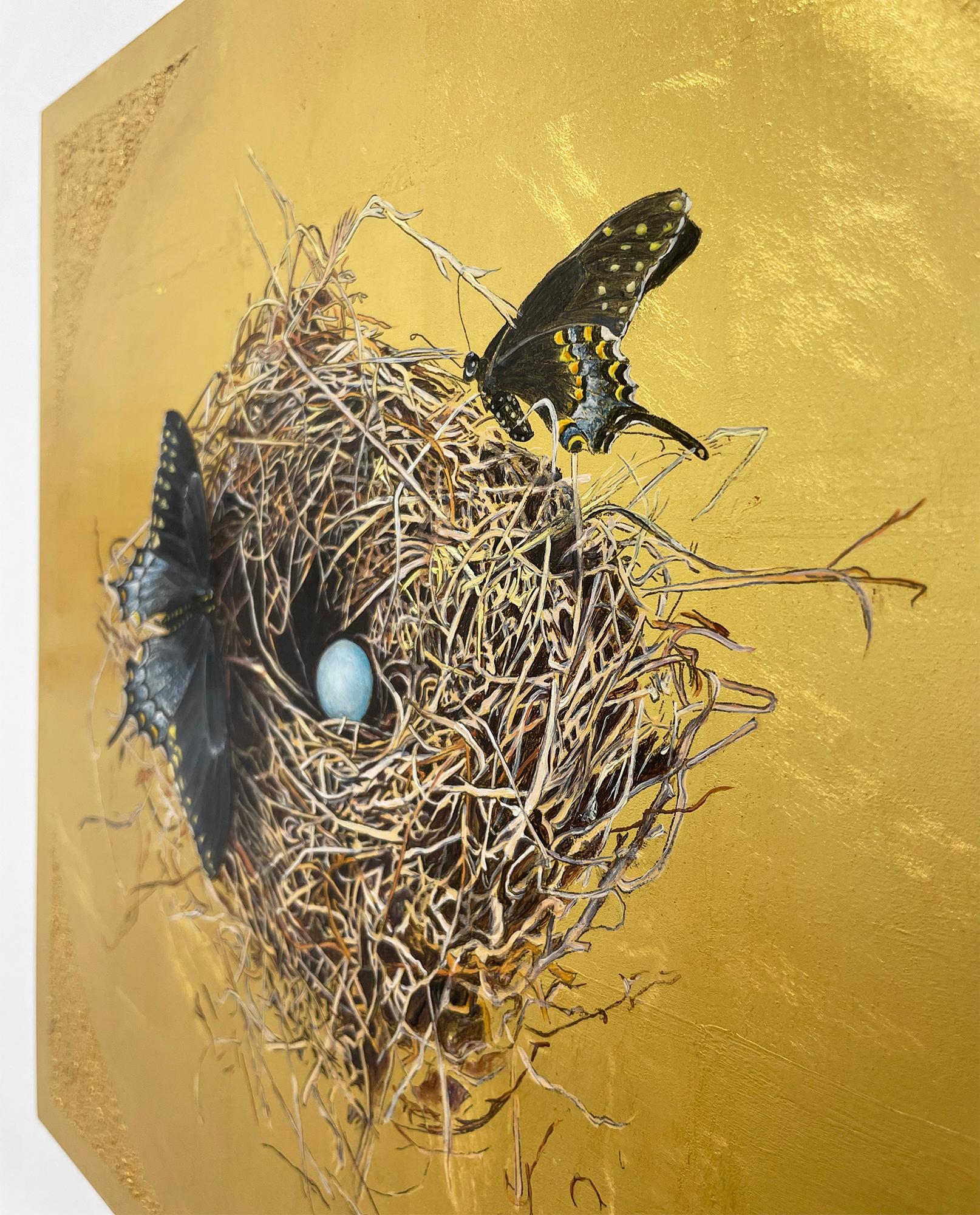 Nido: Colas de Golondrina Negras - Naturaleza Muerta Pintura al Óleo sobre Hoja de Oro, Mujer Artista 2