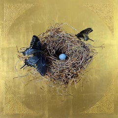 Nest: Schwarze Schwalbenschwanzschwanz - Stillleben Ölgemälde auf Blattgold, Frau Künstlerin