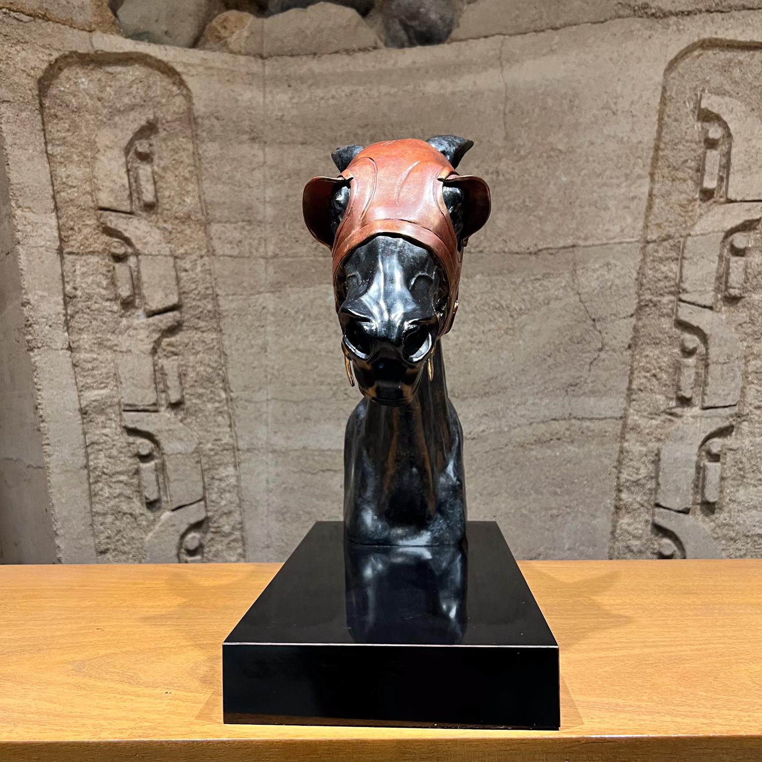 Scultura di cavallo da corsa in bronzo dello Studio Pam Foss (a) Gallery In condizioni buone in vendita a Chula Vista, CA
