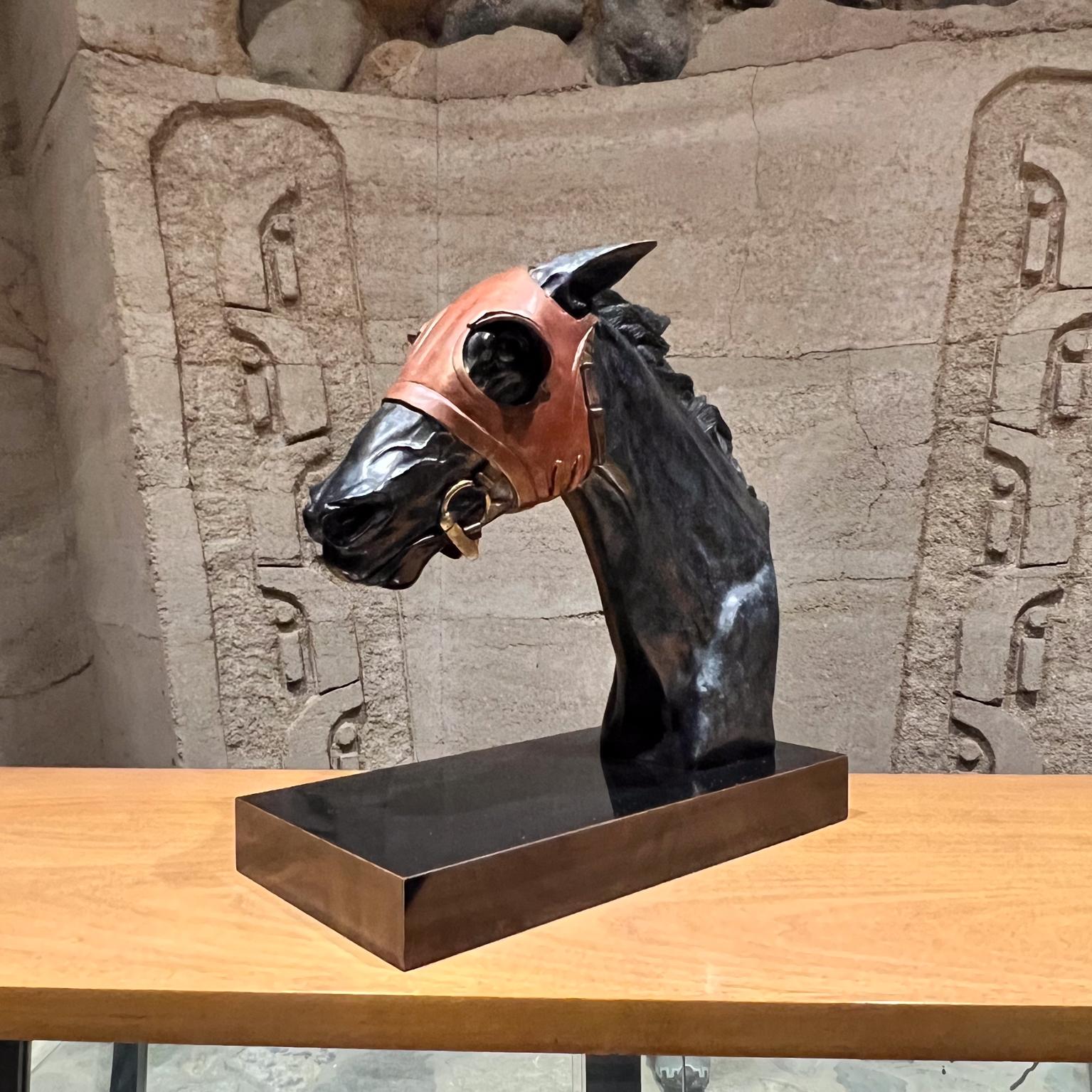 Bronzo Scultura di cavallo da corsa in bronzo dello Studio Pam Foss (a) Gallery in vendita