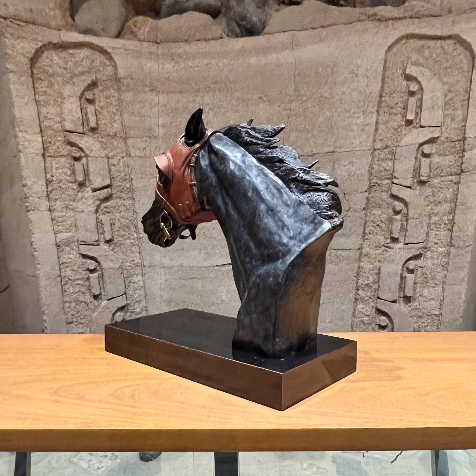 Scultura di cavallo da corsa in bronzo dello Studio Pam Foss (a) Gallery in vendita 1