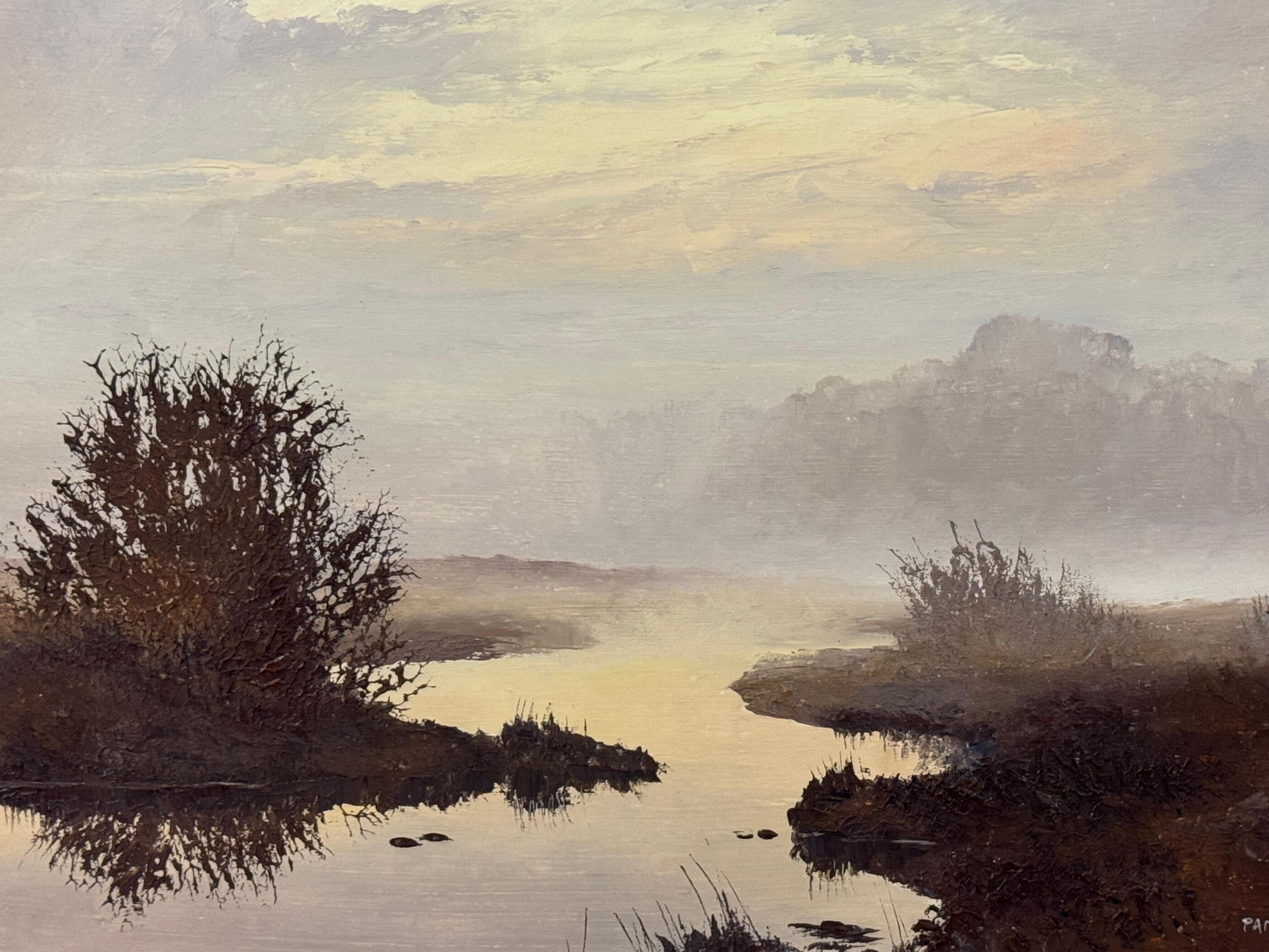 Misty Marschland-Gemälde mit goldener Morgendämmerung, ruhigen Reflexionen und weichen Farbtönen im Angebot 11